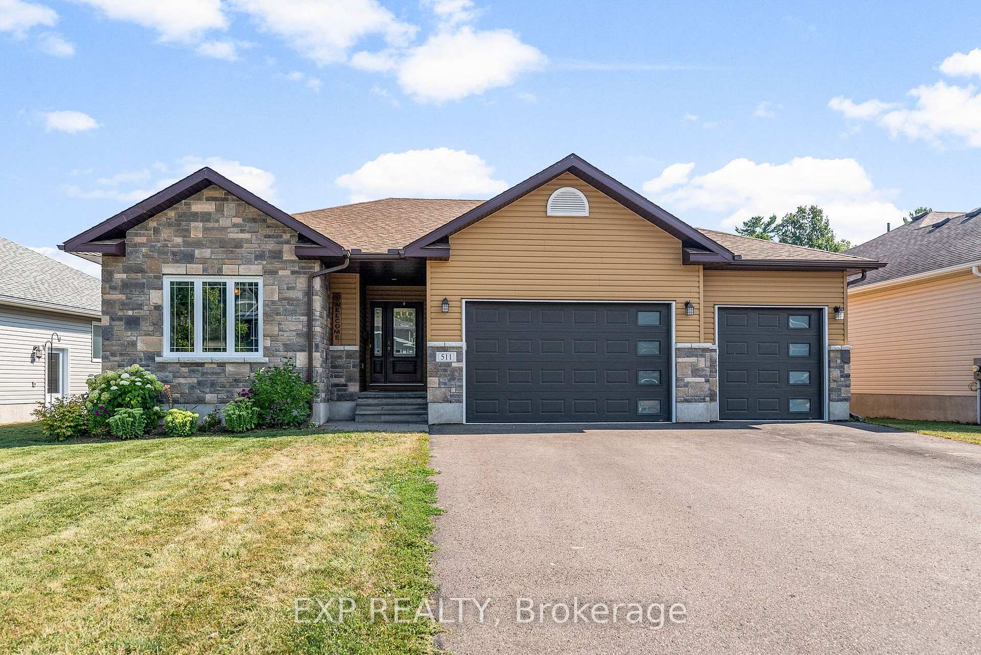 Photo 2 of 511 Coleraine Drive, Renfrew, Renfrew — HOMEH
