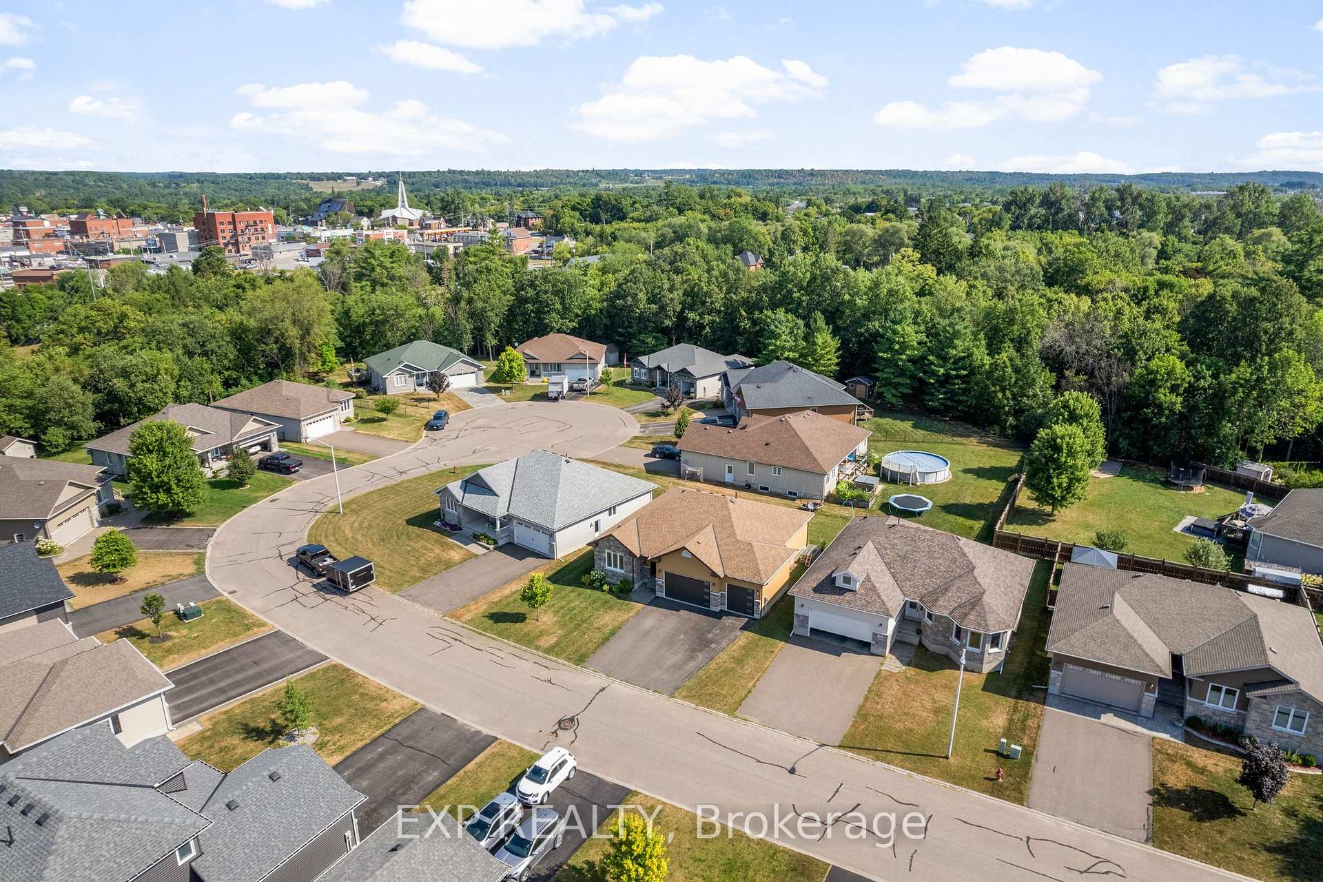 Photo 3 of 511 Coleraine Drive, Renfrew, Renfrew — HOMEH