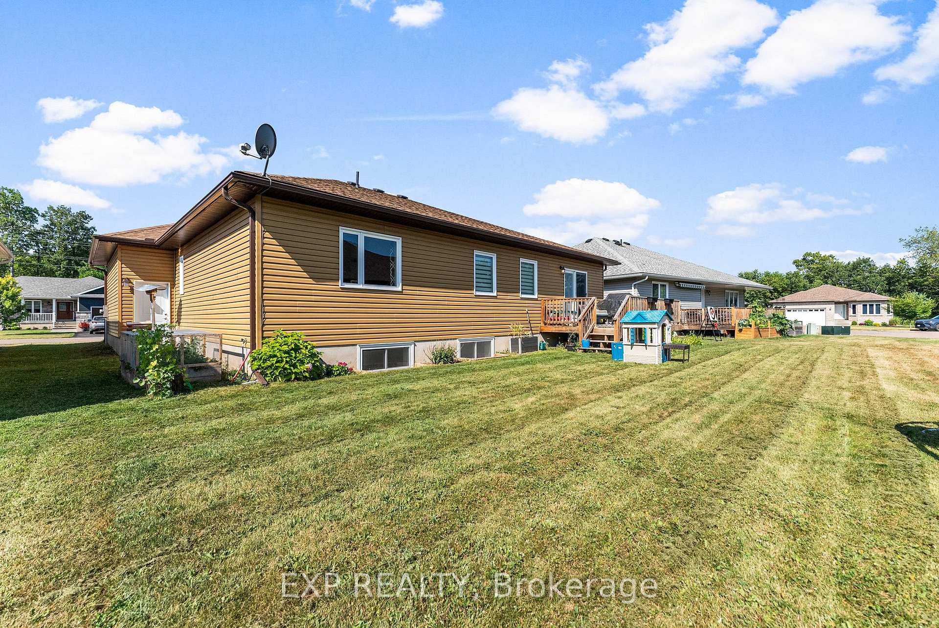 Photo 5 of 511 Coleraine Drive, Renfrew, Renfrew — HOMEH