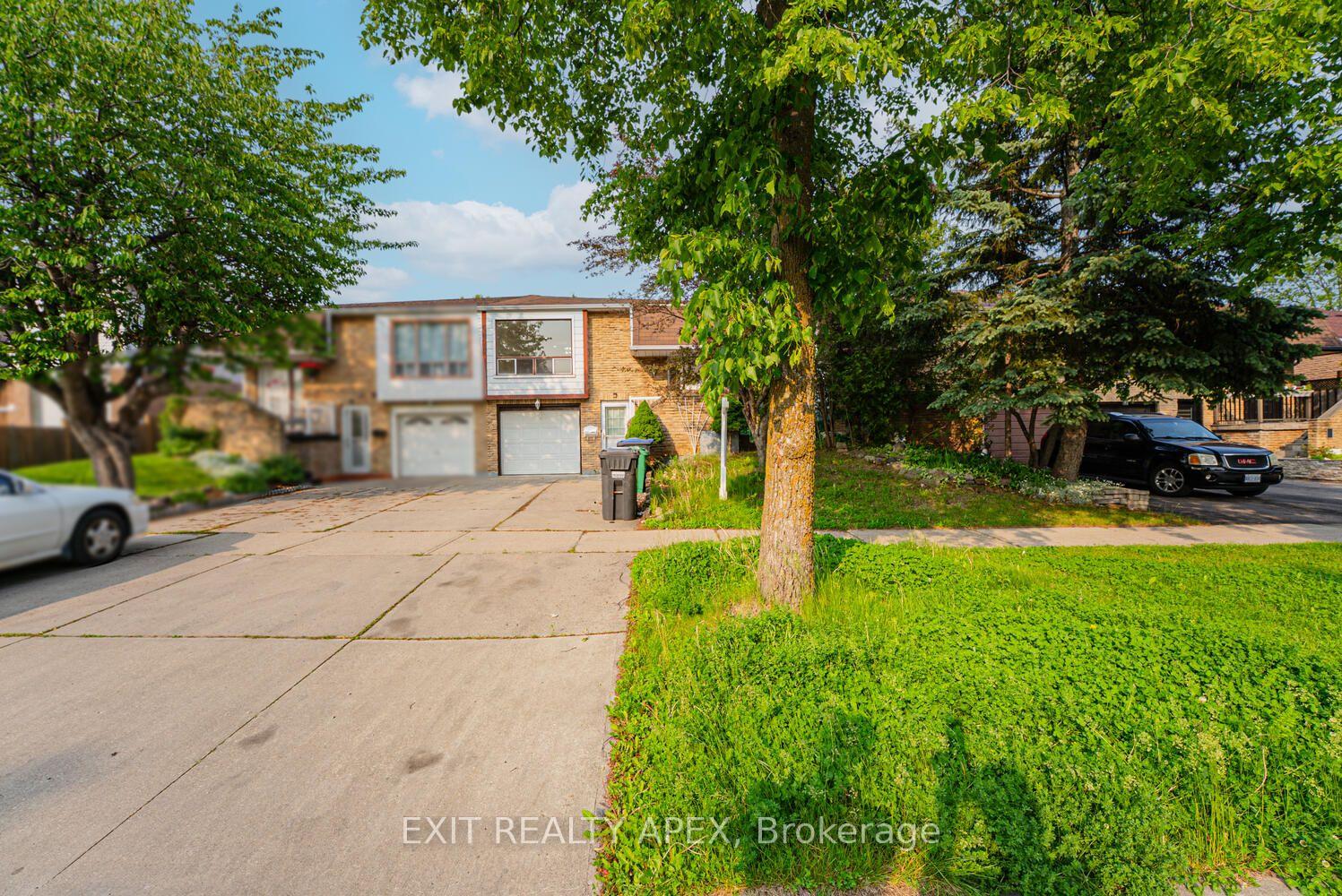 Photo 2 of 122 Centre Street N, Brampton, Brampton North — HOMEH