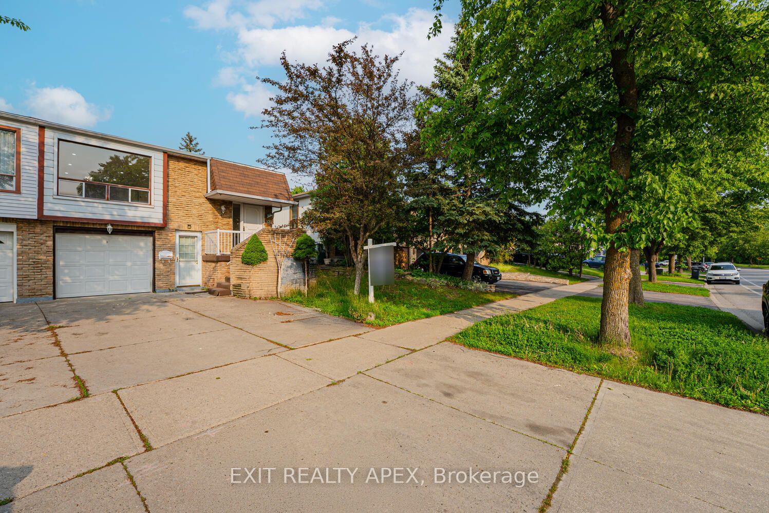 Photo 3 of 122 Centre Street N, Brampton, Brampton North — HOMEH