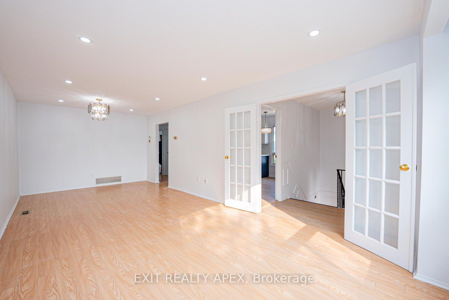 Photo 13 of 122 Centre Street N, Brampton, Brampton North — HOMEH