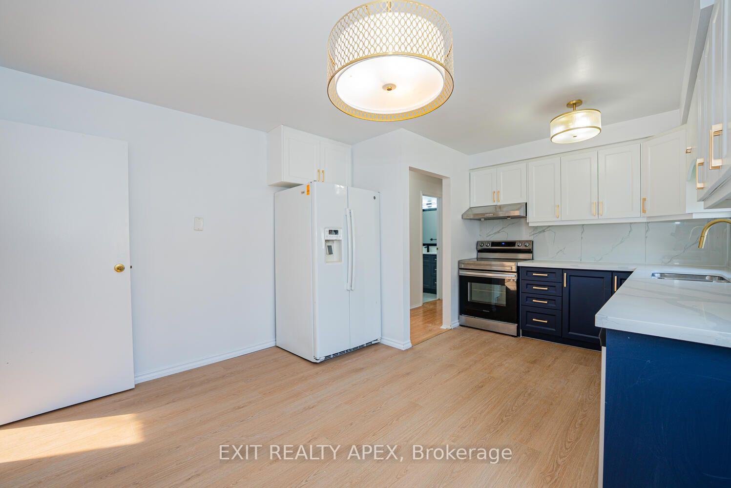 Photo 15 of 122 Centre Street N, Brampton, Brampton North — HOMEH