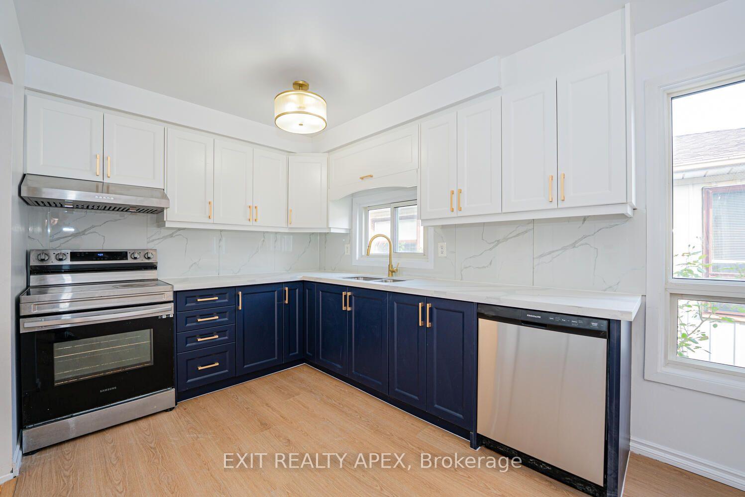 Photo 16 of 122 Centre Street N, Brampton, Brampton North — HOMEH