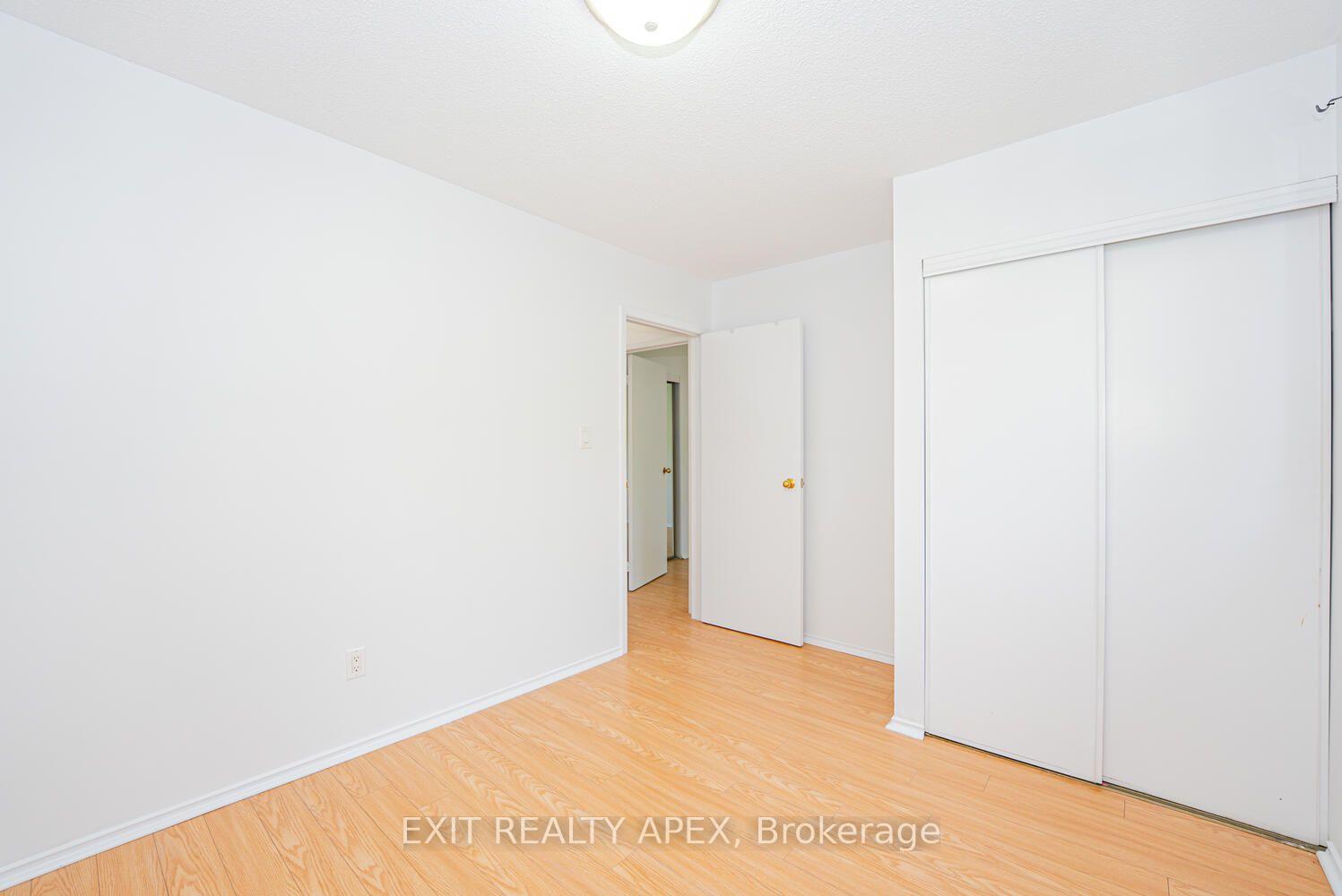 Photo 22 of 122 Centre Street N, Brampton, Brampton North — HOMEH