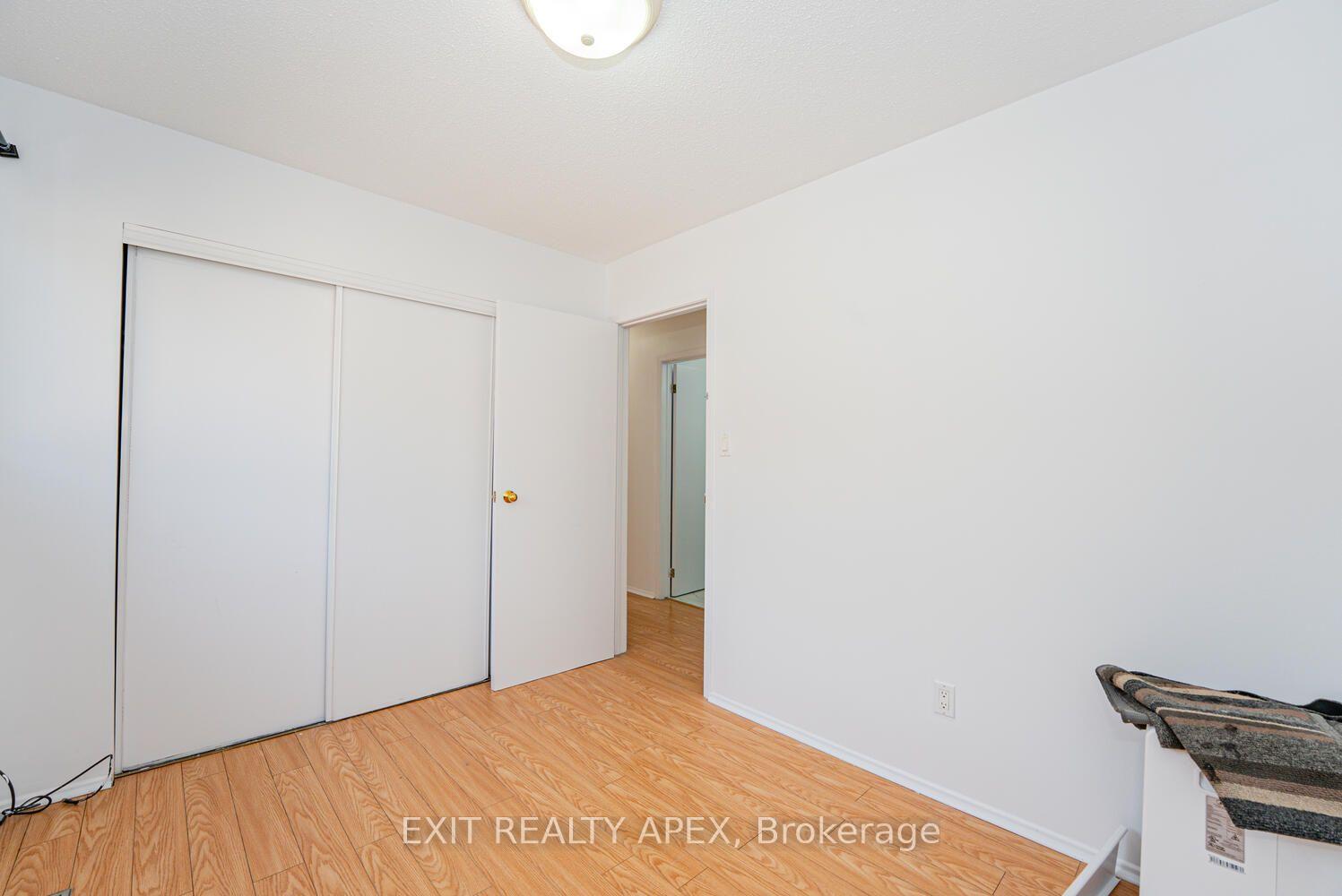 Photo 24 of 122 Centre Street N, Brampton, Brampton North — HOMEH