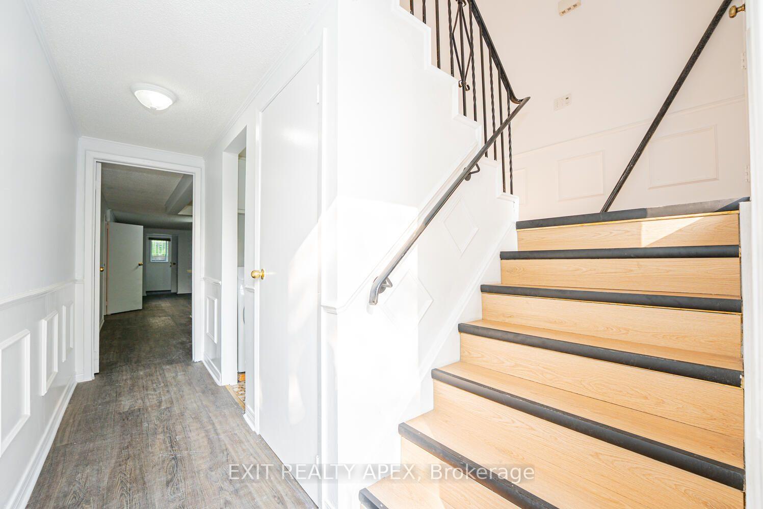 Photo 27 of 122 Centre Street N, Brampton, Brampton North — HOMEH