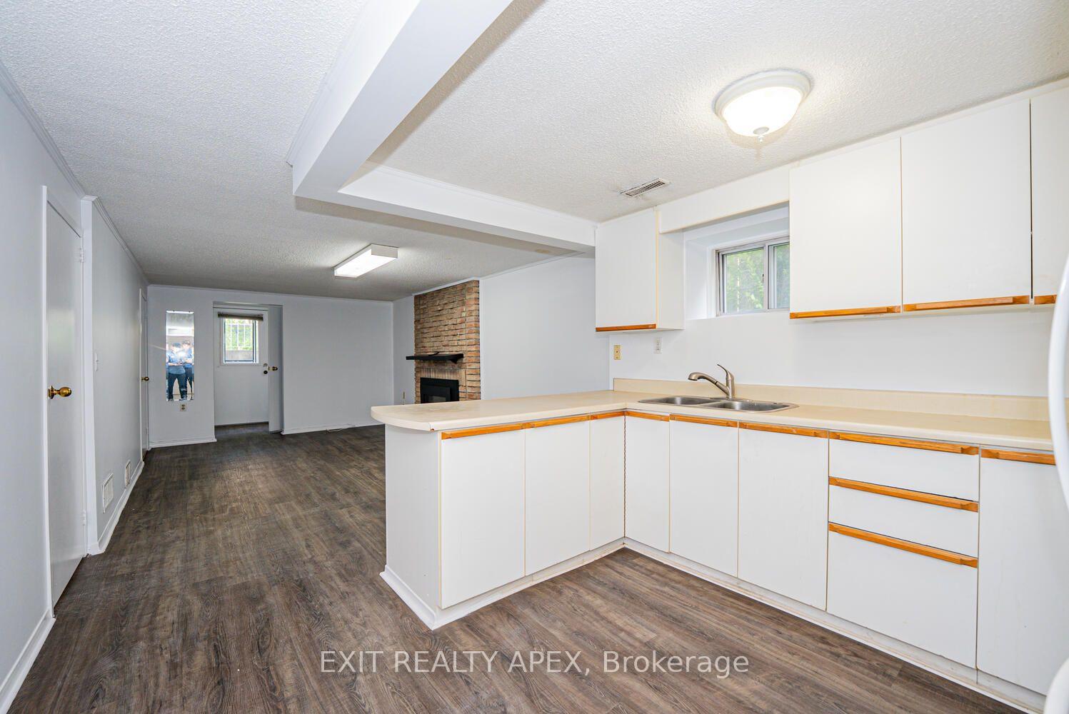 Photo 28 of 122 Centre Street N, Brampton, Brampton North — HOMEH