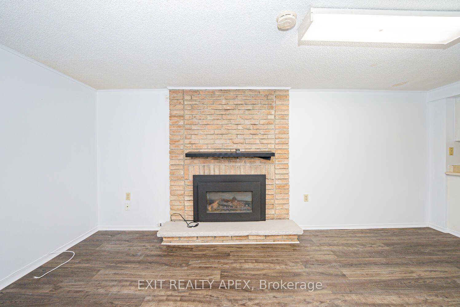 Photo 34 of 122 Centre Street N, Brampton, Brampton North — HOMEH
