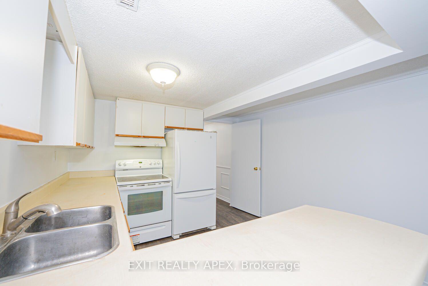 Photo 35 of 122 Centre Street N, Brampton, Brampton North — HOMEH