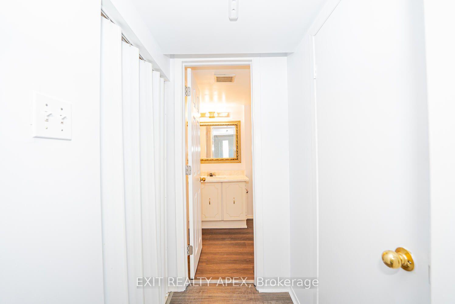 Photo 36 of 122 Centre Street N, Brampton, Brampton North — HOMEH