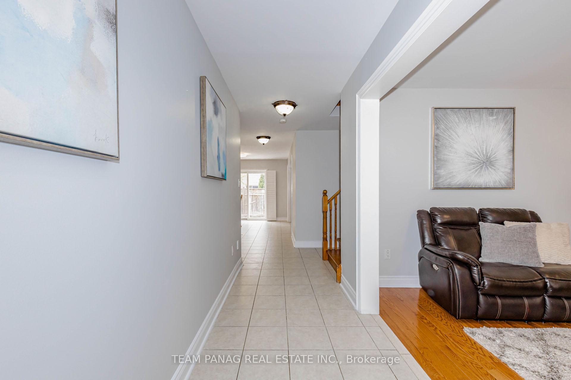 Photo 6 of 233 Queen Mary Drive, Brampton, Fletcher's Meadow — HOMEH
