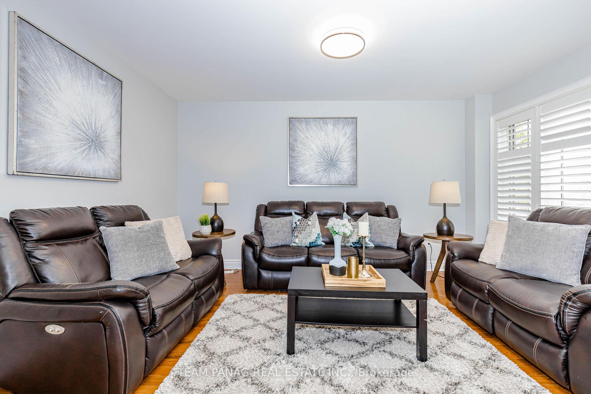 Photo 7 of 233 Queen Mary Drive, Brampton, Fletcher's Meadow — HOMEH