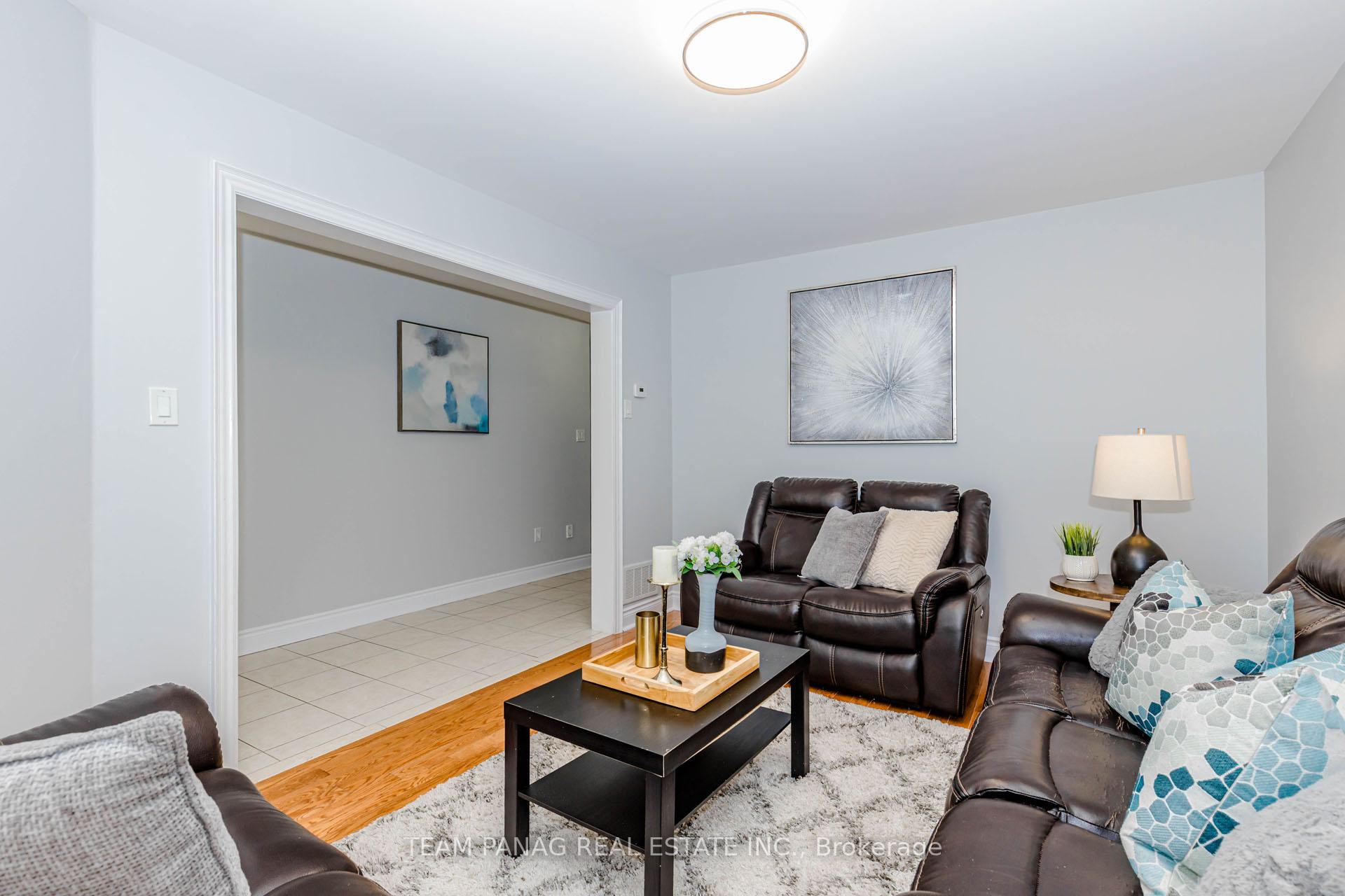 Photo 8 of 233 Queen Mary Drive, Brampton, Fletcher's Meadow — HOMEH