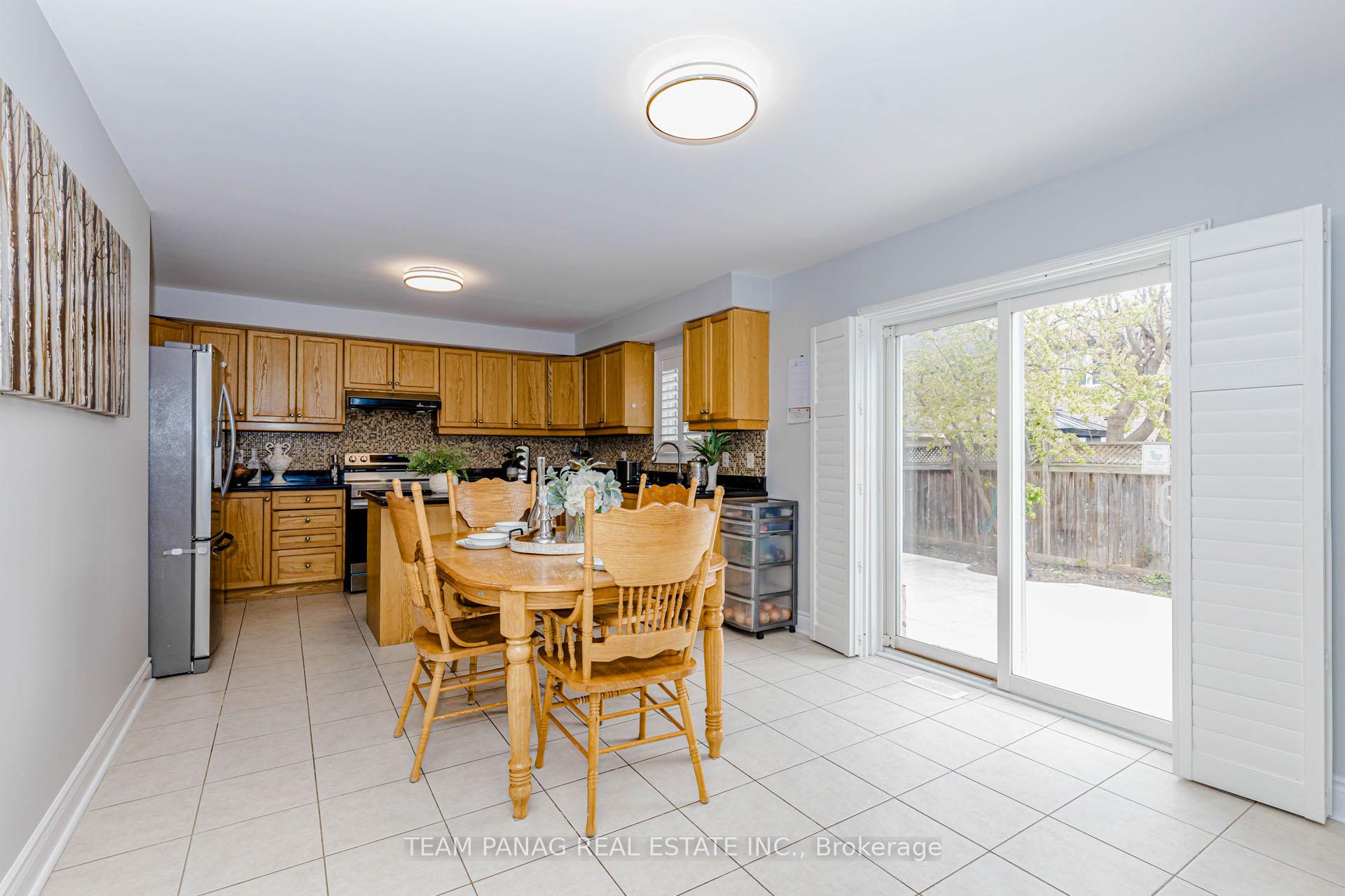 Photo 12 of 233 Queen Mary Drive, Brampton, Fletcher's Meadow — HOMEH