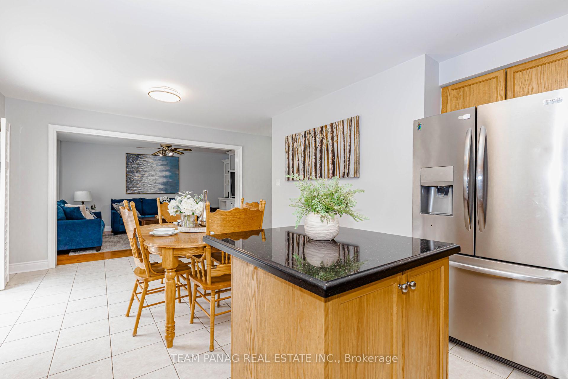 Photo 15 of 233 Queen Mary Drive, Brampton, Fletcher's Meadow — HOMEH
