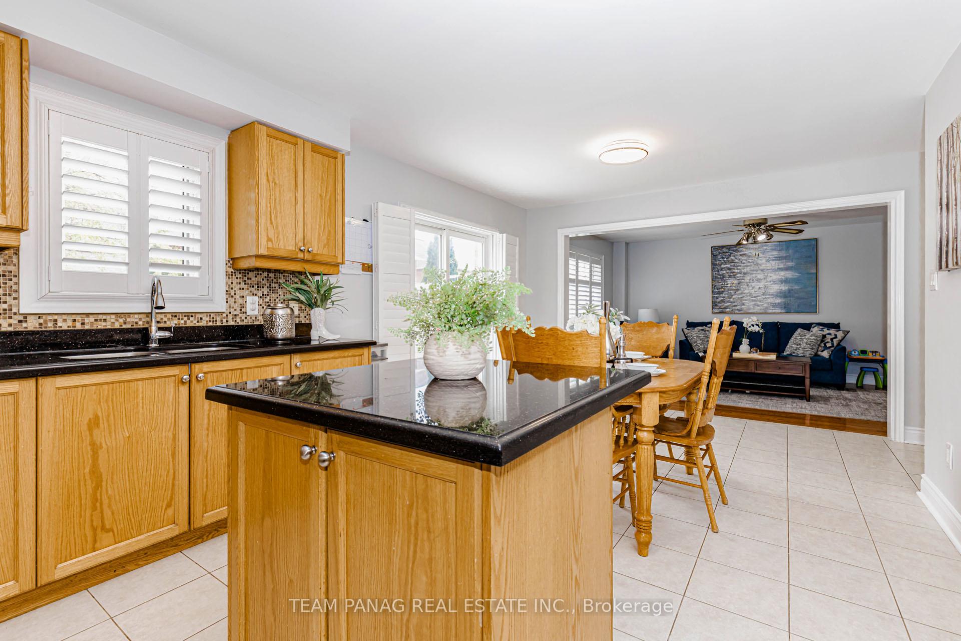 Photo 16 of 233 Queen Mary Drive, Brampton, Fletcher's Meadow — HOMEH
