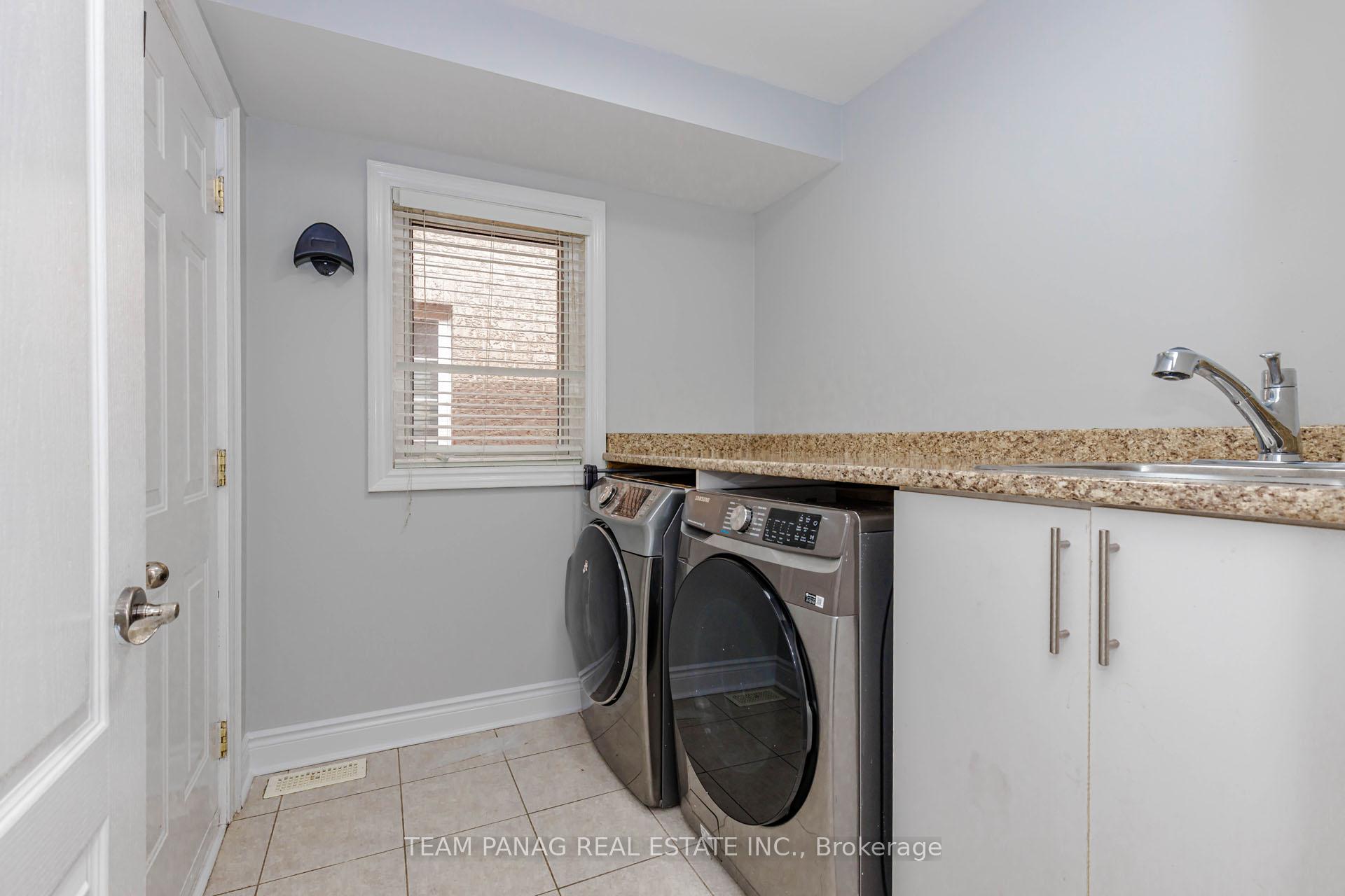 Photo 18 of 233 Queen Mary Drive, Brampton, Fletcher's Meadow — HOMEH