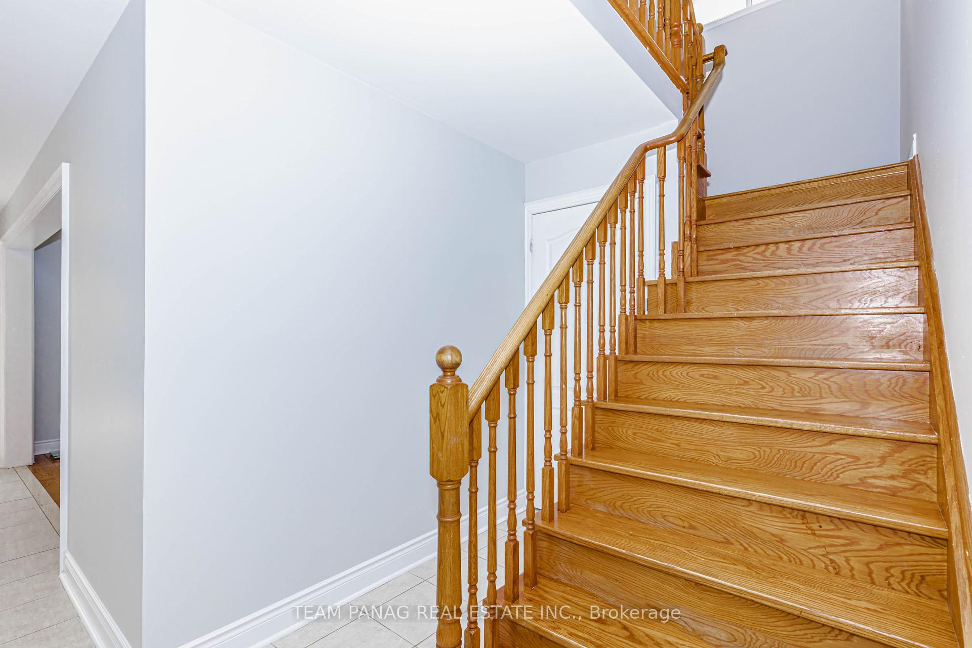 Photo 19 of 233 Queen Mary Drive, Brampton, Fletcher's Meadow — HOMEH