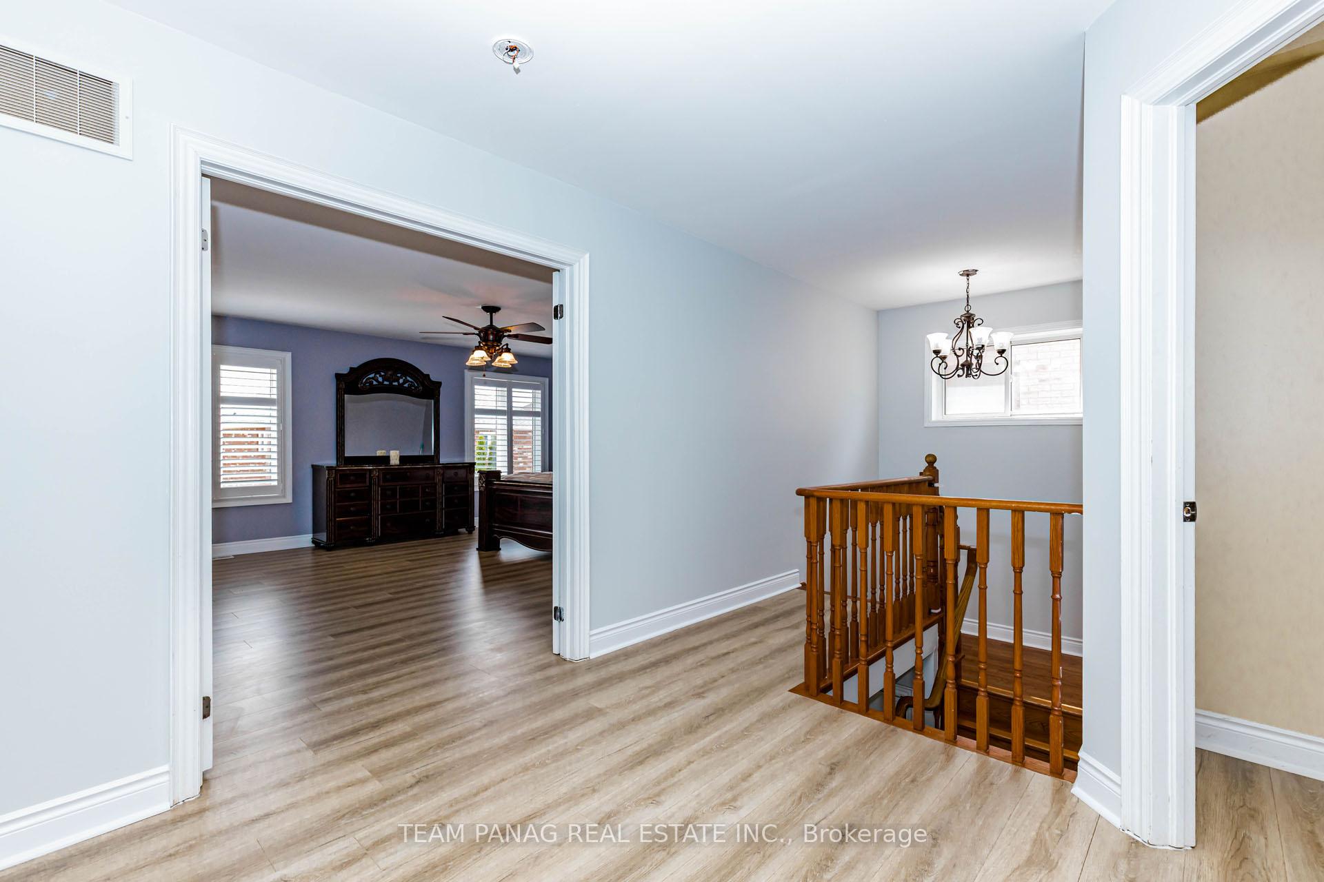 Photo 20 of 233 Queen Mary Drive, Brampton, Fletcher's Meadow — HOMEH