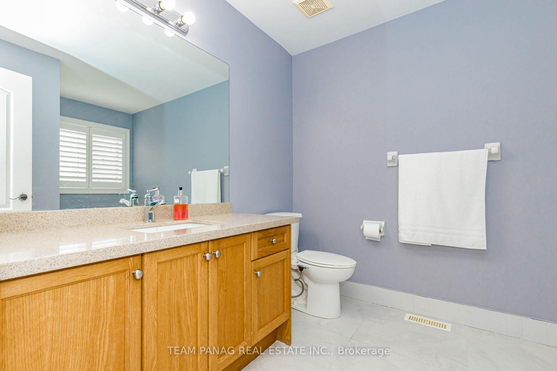 Photo 24 of 233 Queen Mary Drive, Brampton, Fletcher's Meadow — HOMEH