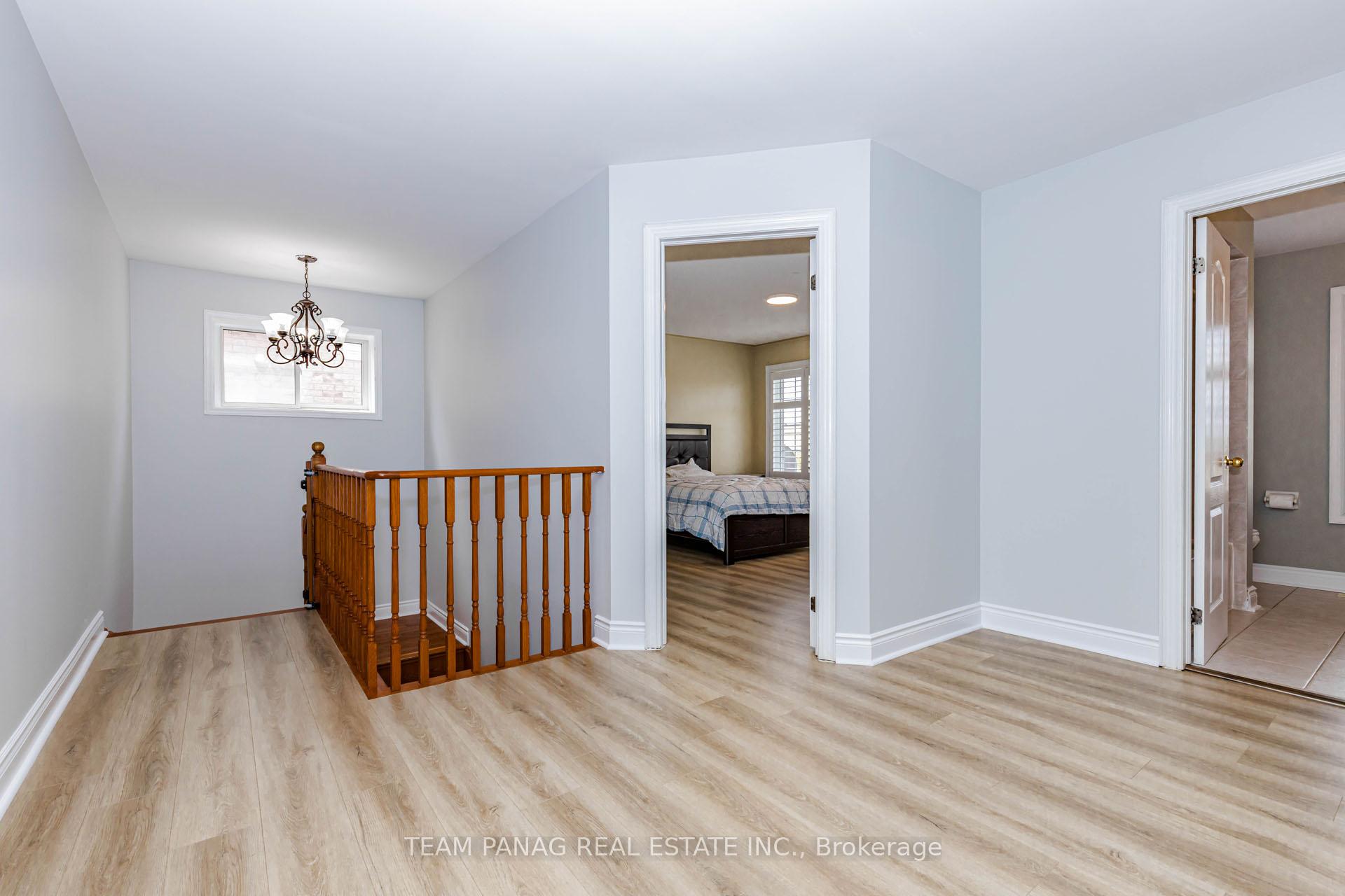 Photo 26 of 233 Queen Mary Drive, Brampton, Fletcher's Meadow — HOMEH