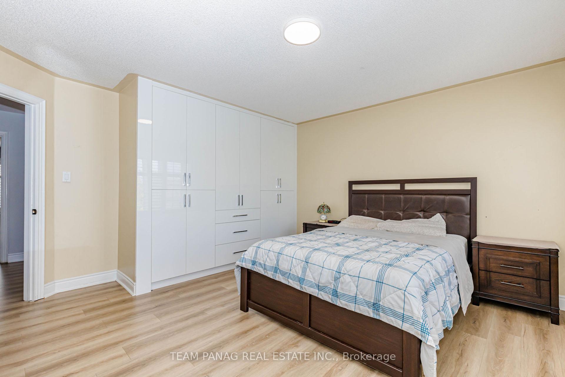 Photo 28 of 233 Queen Mary Drive, Brampton, Fletcher's Meadow — HOMEH