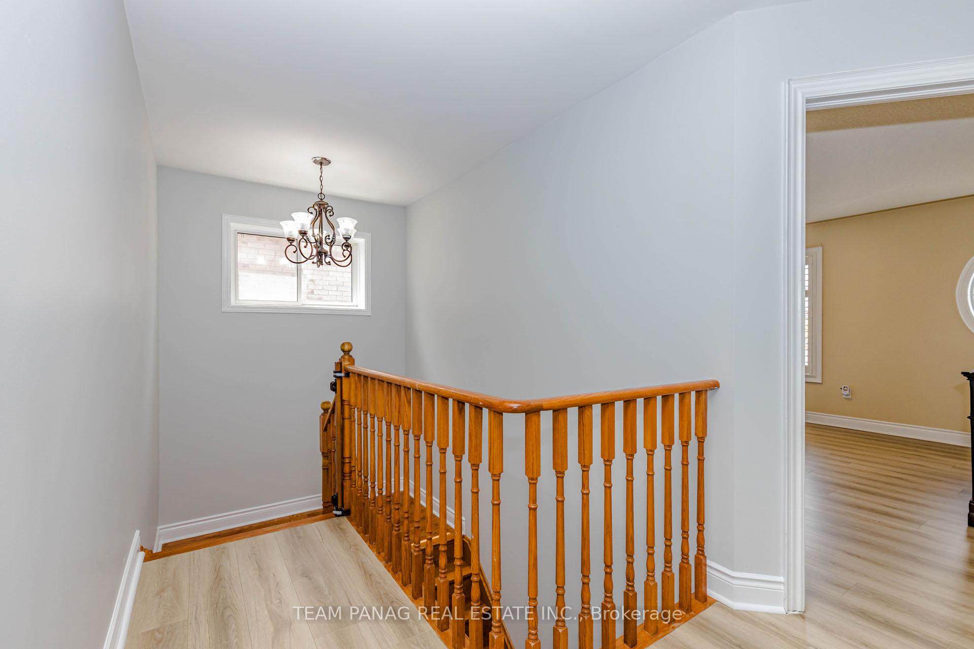 Photo 29 of 233 Queen Mary Drive, Brampton, Fletcher's Meadow — HOMEH