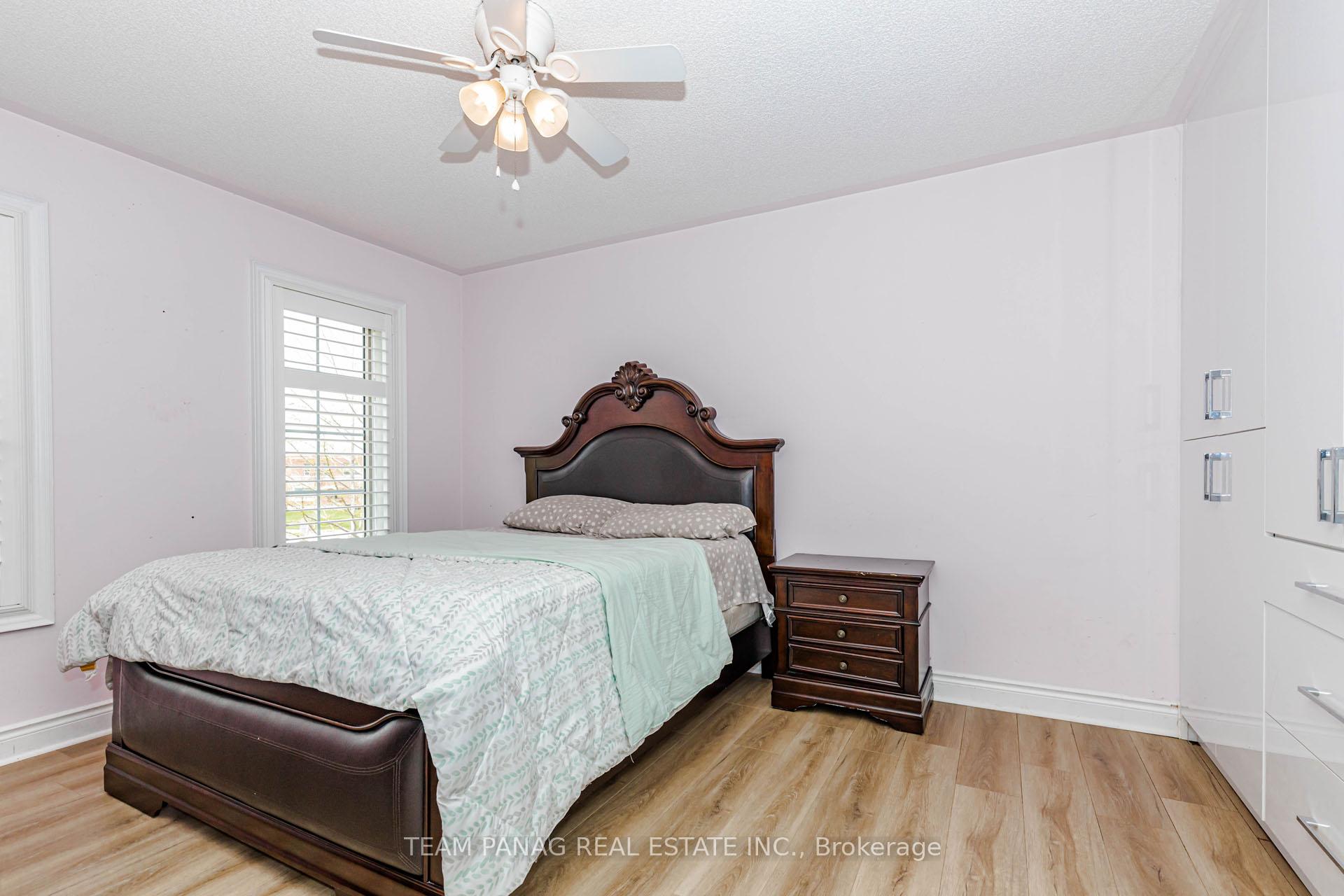 Photo 30 of 233 Queen Mary Drive, Brampton, Fletcher's Meadow — HOMEH