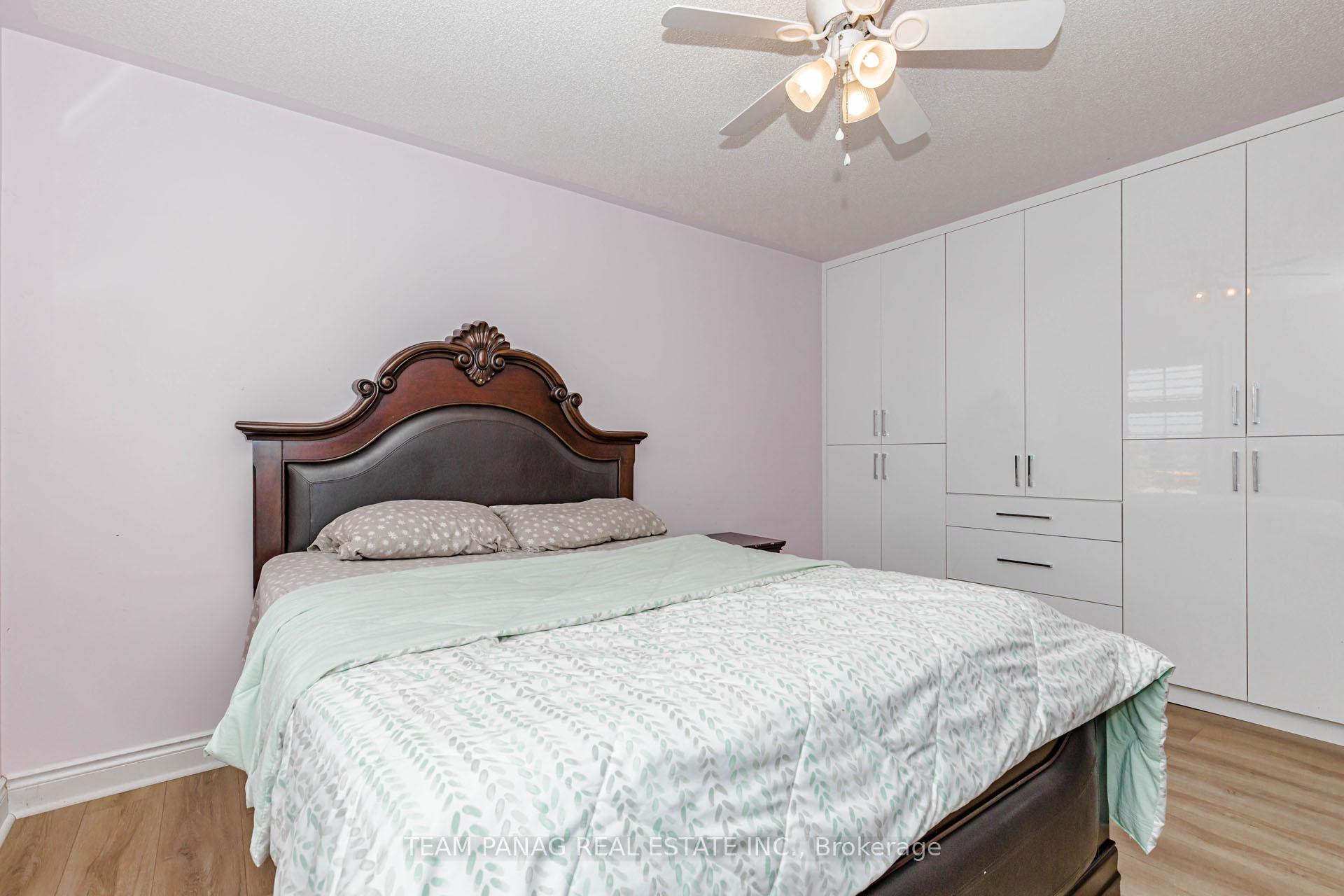 Photo 31 of 233 Queen Mary Drive, Brampton, Fletcher's Meadow — HOMEH