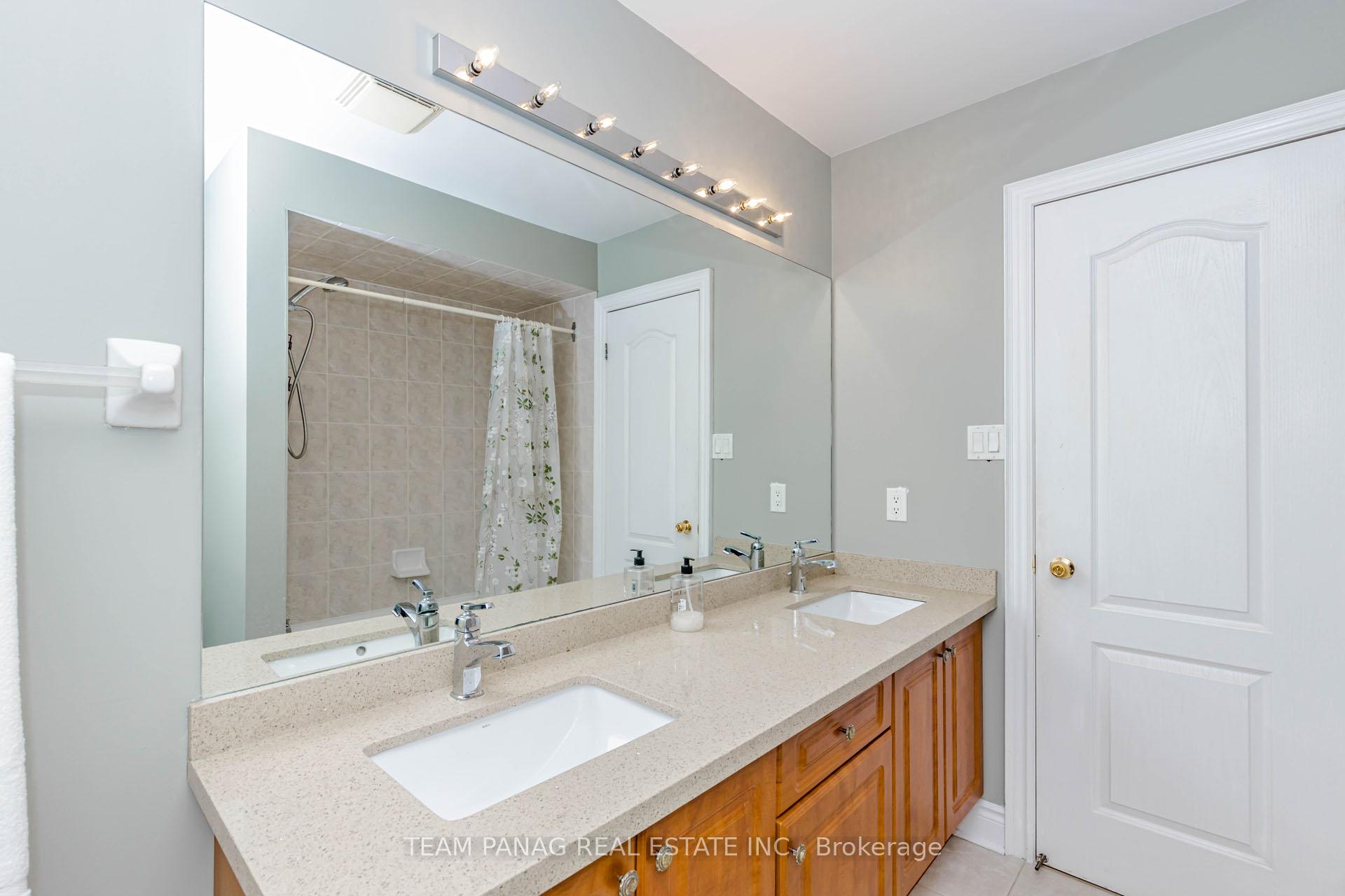 Photo 33 of 233 Queen Mary Drive, Brampton, Fletcher's Meadow — HOMEH