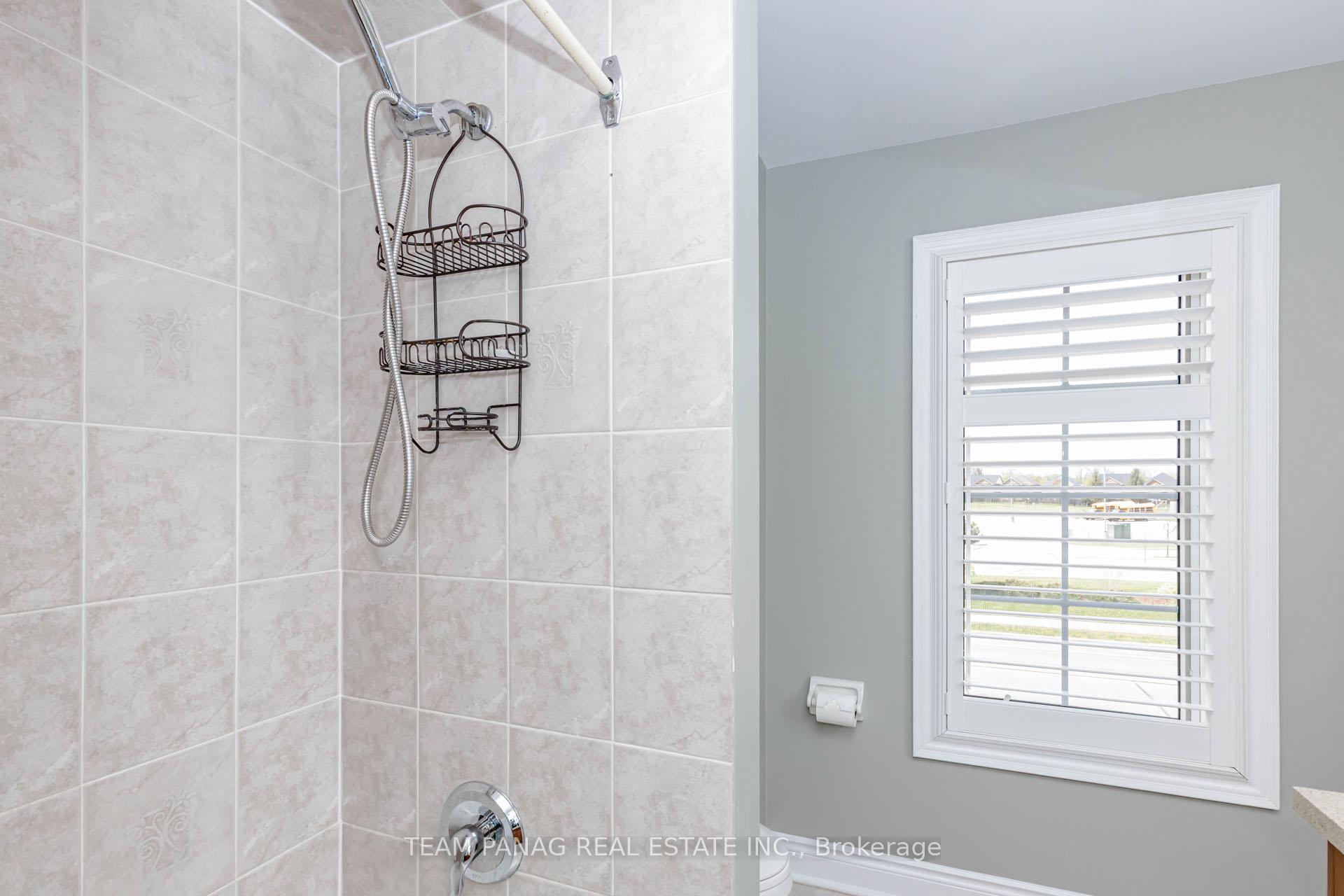 Photo 34 of 233 Queen Mary Drive, Brampton, Fletcher's Meadow — HOMEH
