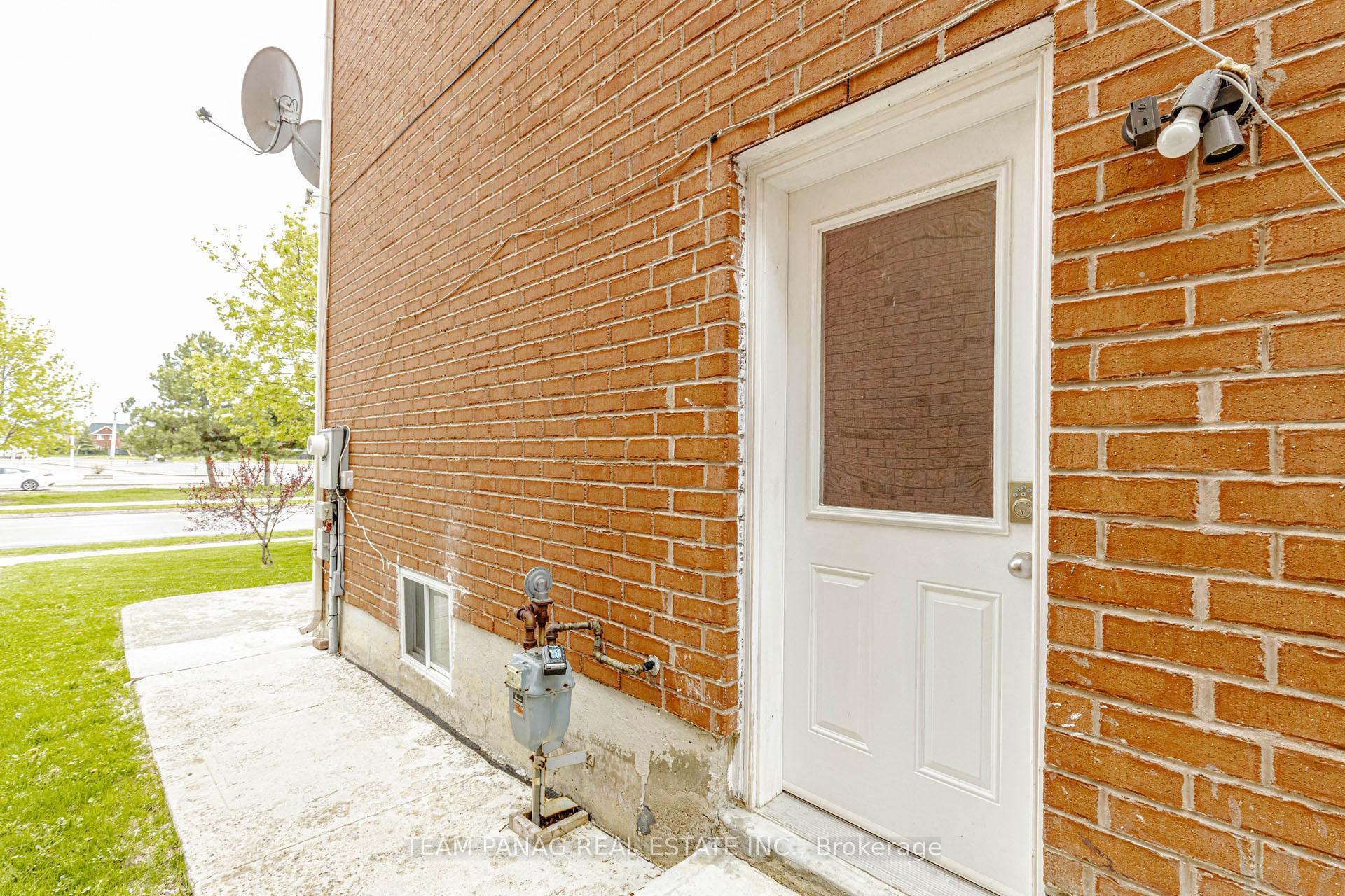 Photo 36 of 233 Queen Mary Drive, Brampton, Fletcher's Meadow — HOMEH