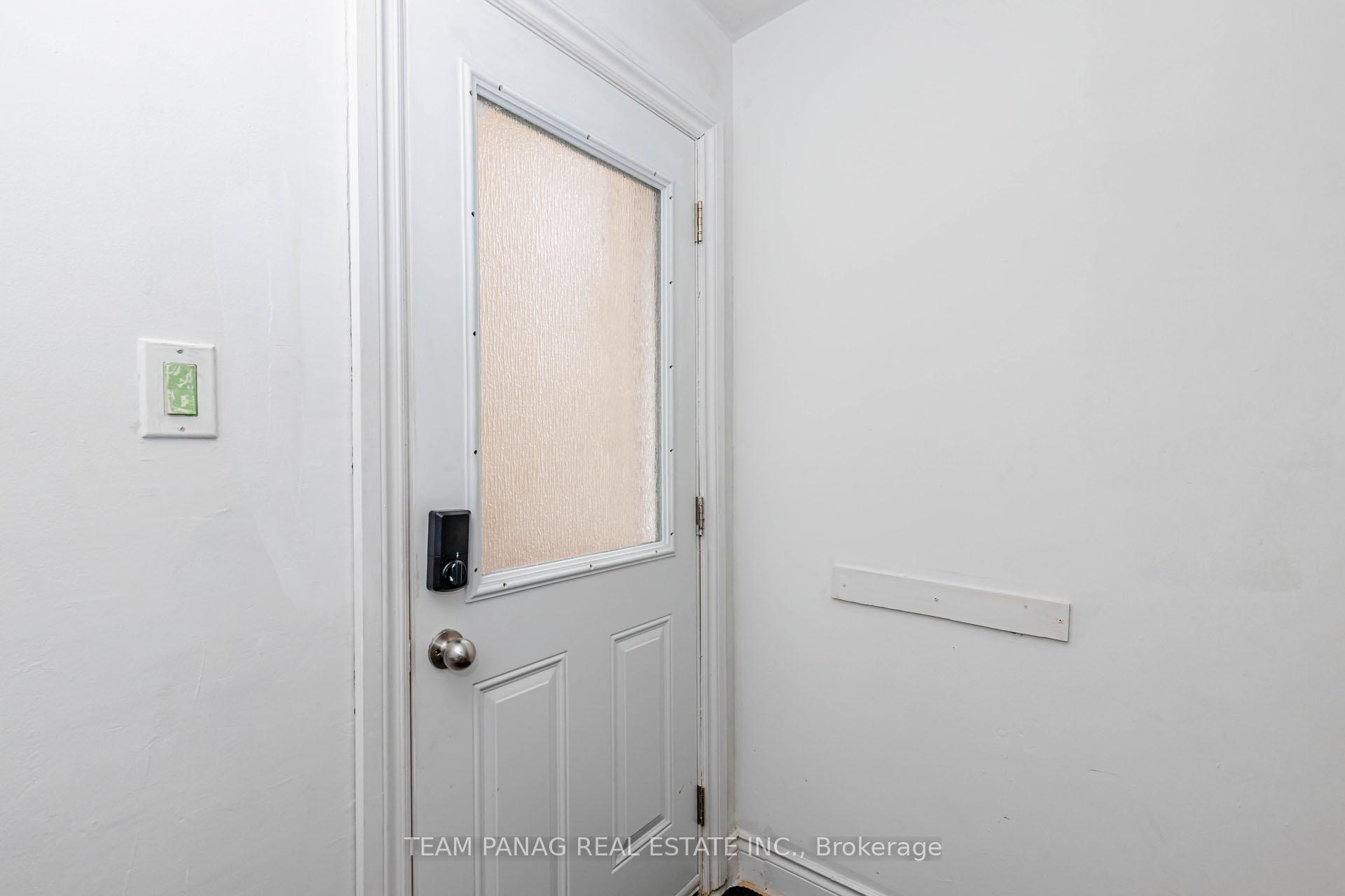Photo 37 of 233 Queen Mary Drive, Brampton, Fletcher's Meadow — HOMEH