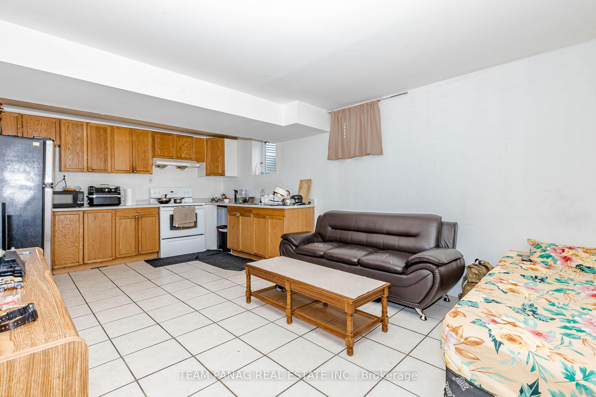 Photo 38 of 233 Queen Mary Drive, Brampton, Fletcher's Meadow — HOMEH