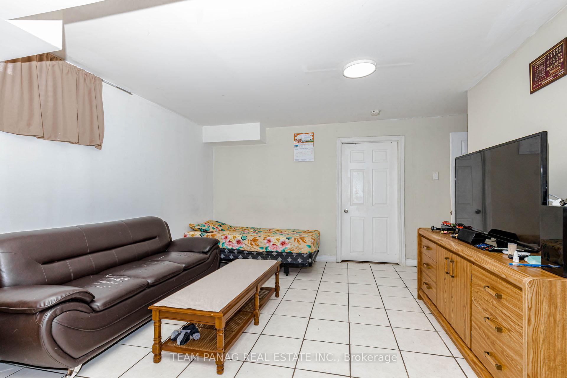 Photo 39 of 233 Queen Mary Drive, Brampton, Fletcher's Meadow — HOMEH