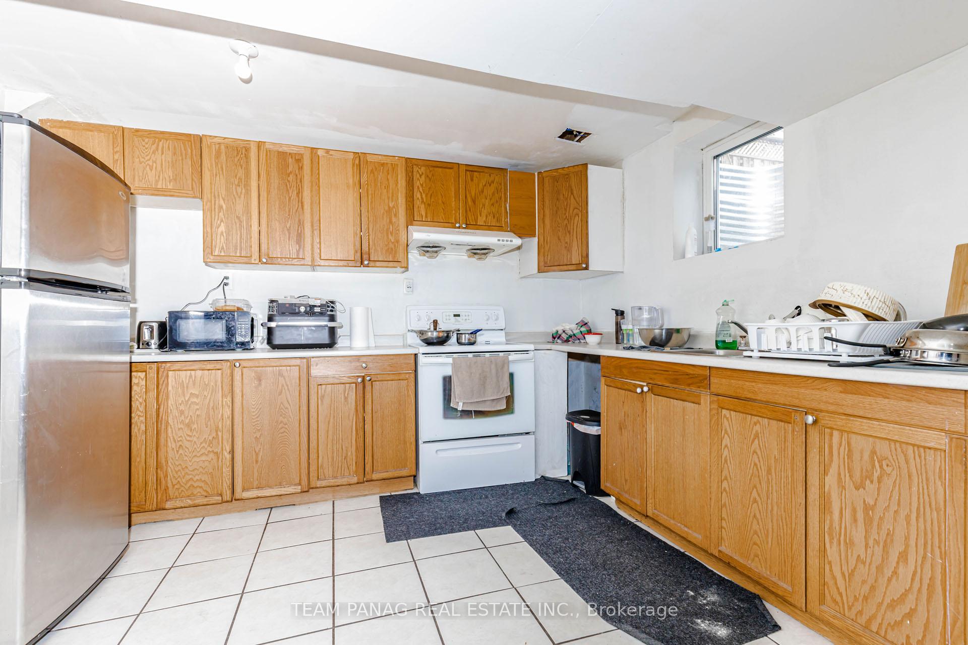 Photo 40 of 233 Queen Mary Drive, Brampton, Fletcher's Meadow — HOMEH