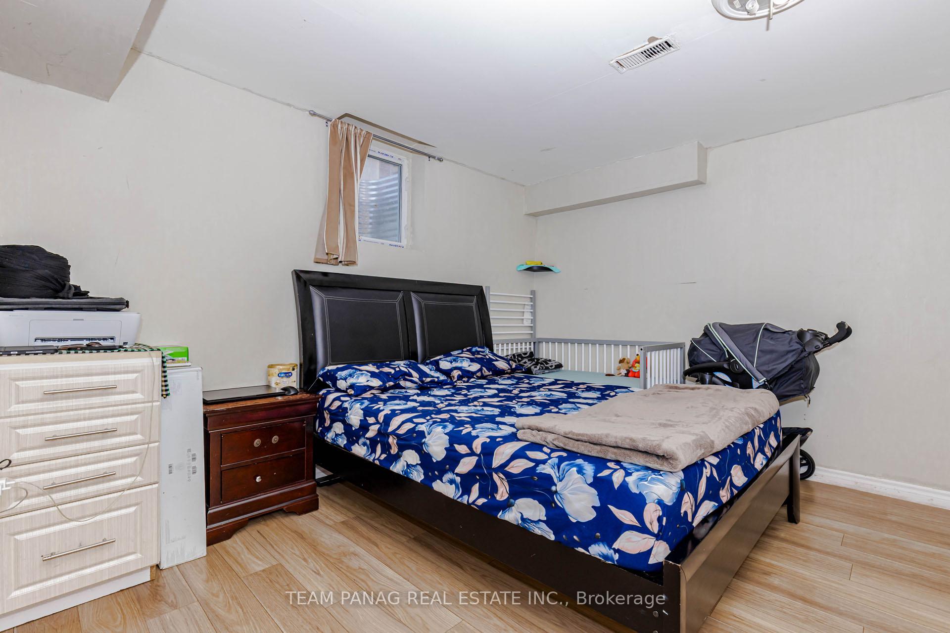 Photo 41 of 233 Queen Mary Drive, Brampton, Fletcher's Meadow — HOMEH