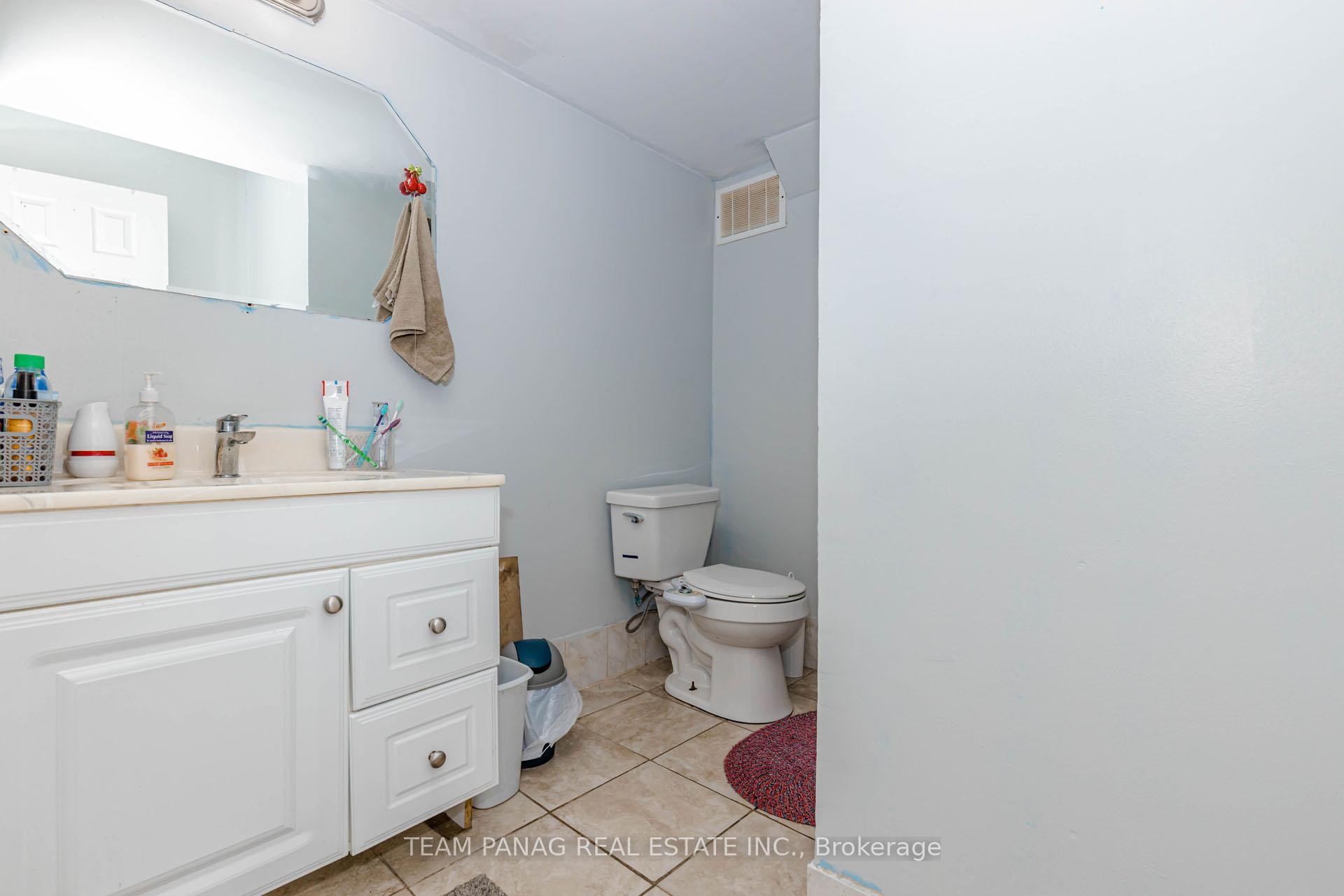 Photo 42 of 233 Queen Mary Drive, Brampton, Fletcher's Meadow — HOMEH