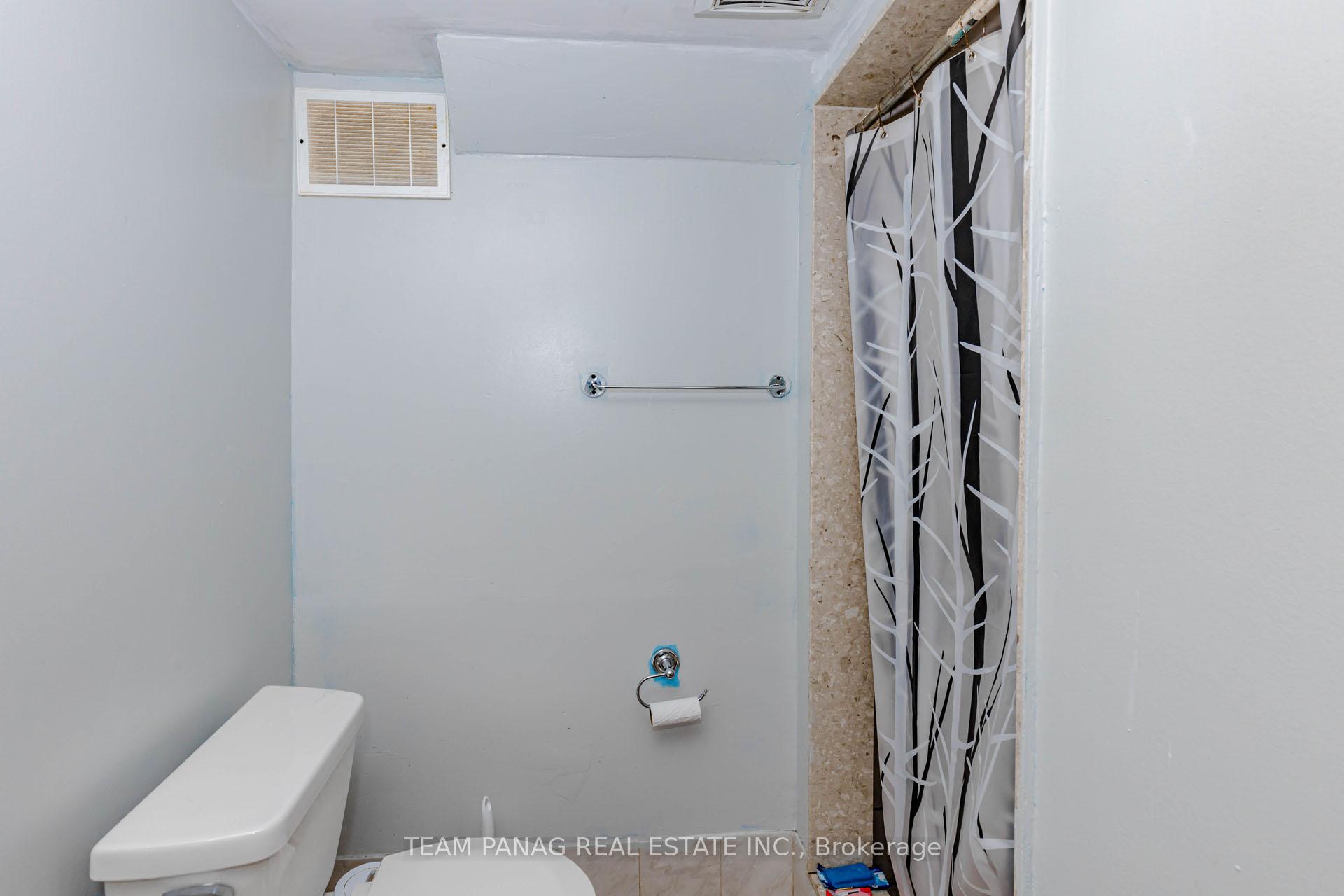 Photo 43 of 233 Queen Mary Drive, Brampton, Fletcher's Meadow — HOMEH
