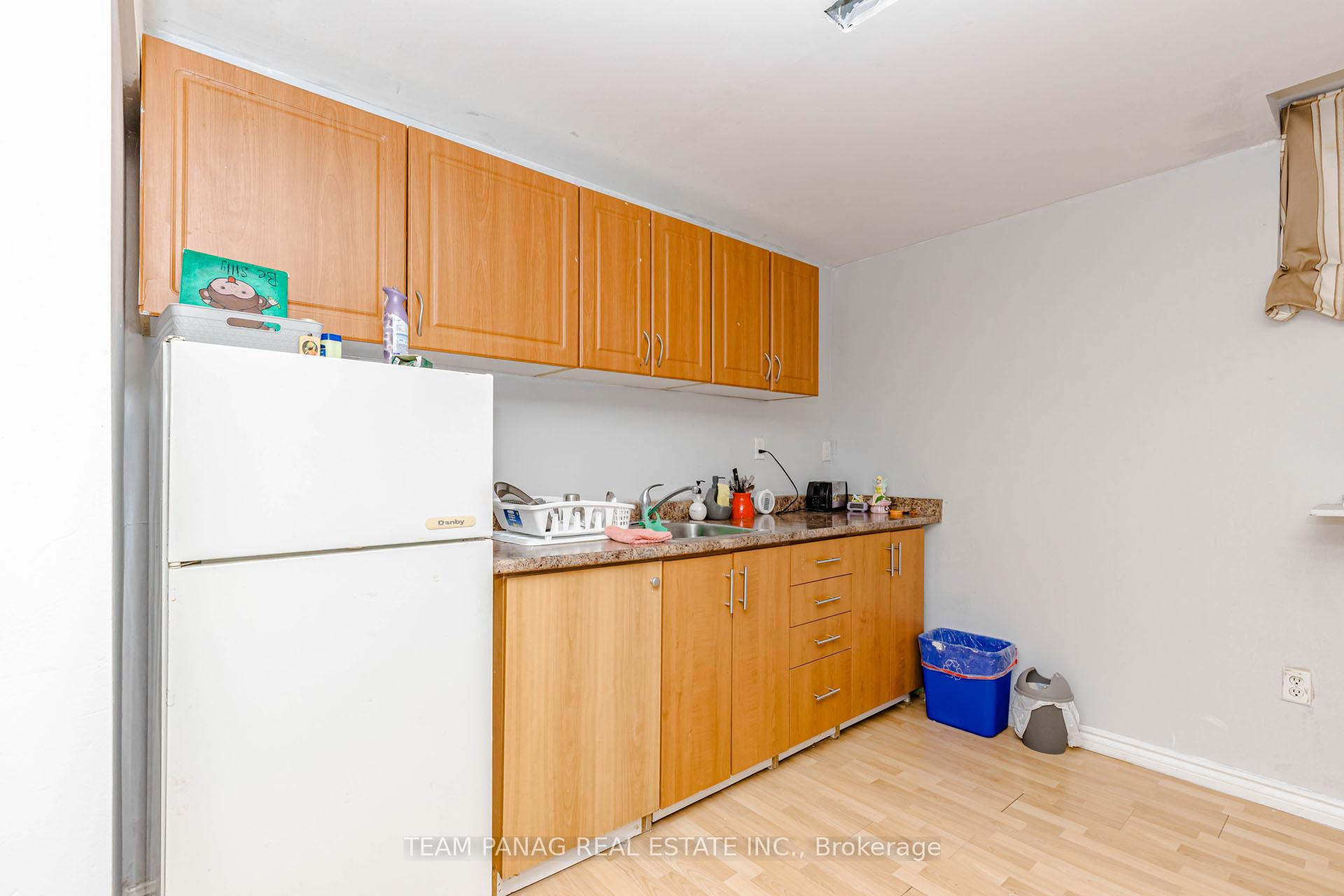 Photo 45 of 233 Queen Mary Drive, Brampton, Fletcher's Meadow — HOMEH