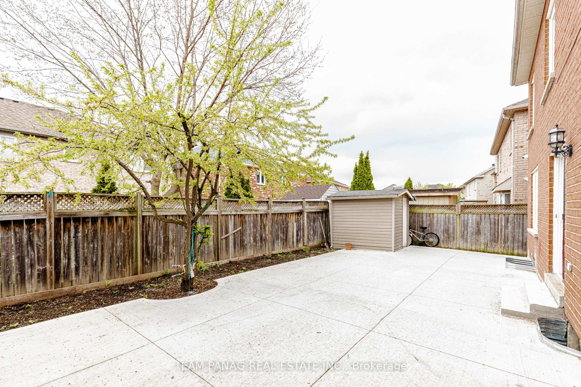 Photo 48 of 233 Queen Mary Drive, Brampton, Fletcher's Meadow — HOMEH