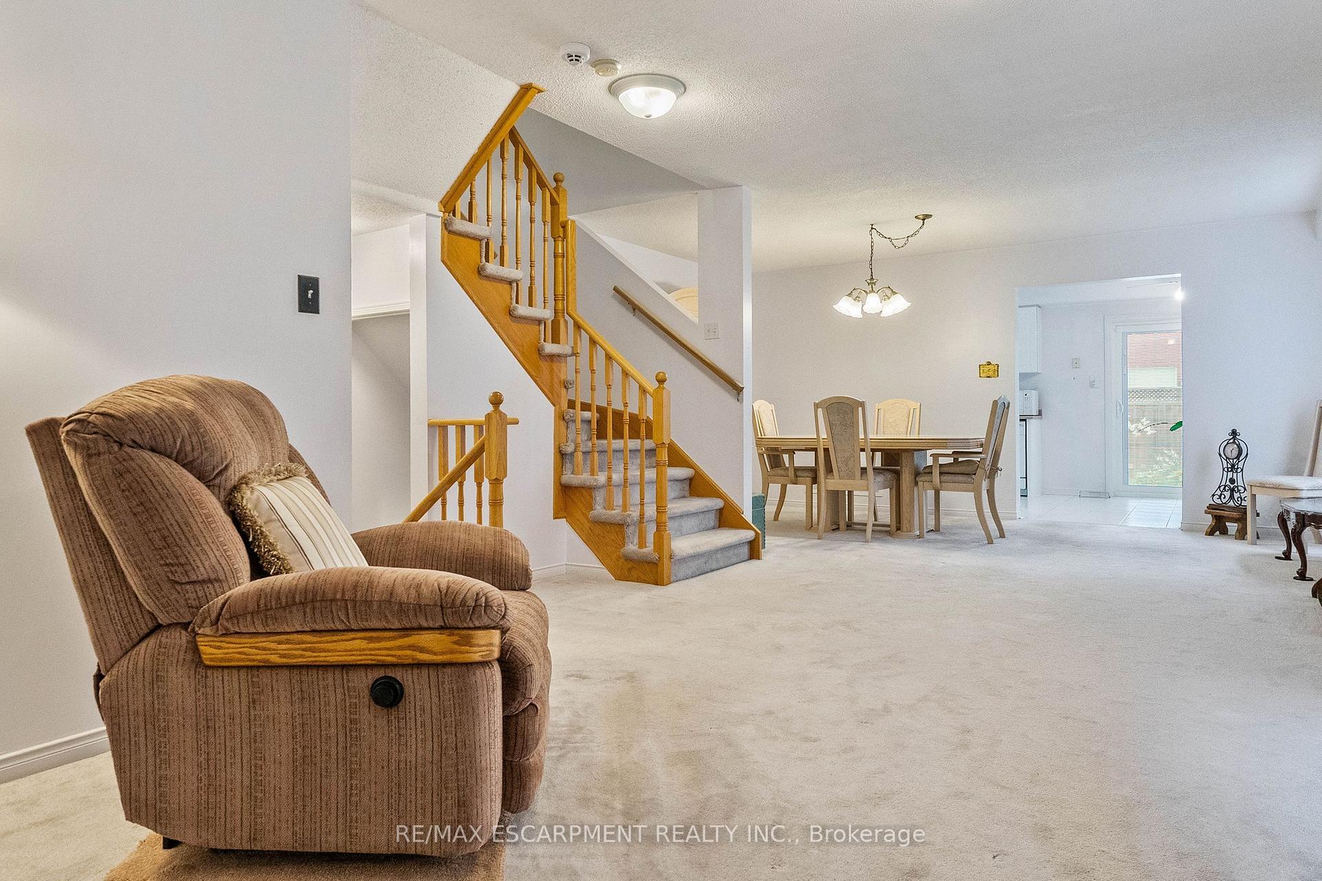 Photo 5 of 16 Whiteface Crescent, Brampton, Fletcher's Meadow — HOMEH