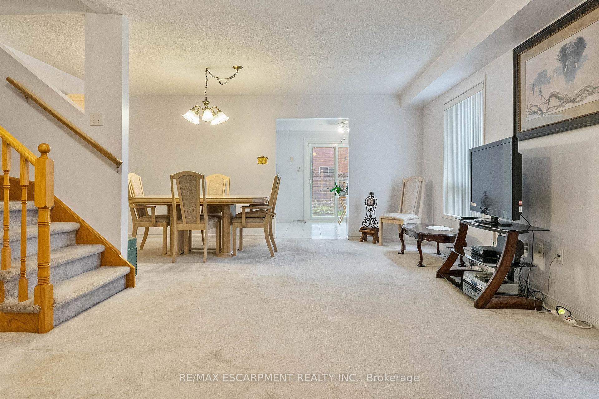 Photo 6 of 16 Whiteface Crescent, Brampton, Fletcher's Meadow — HOMEH