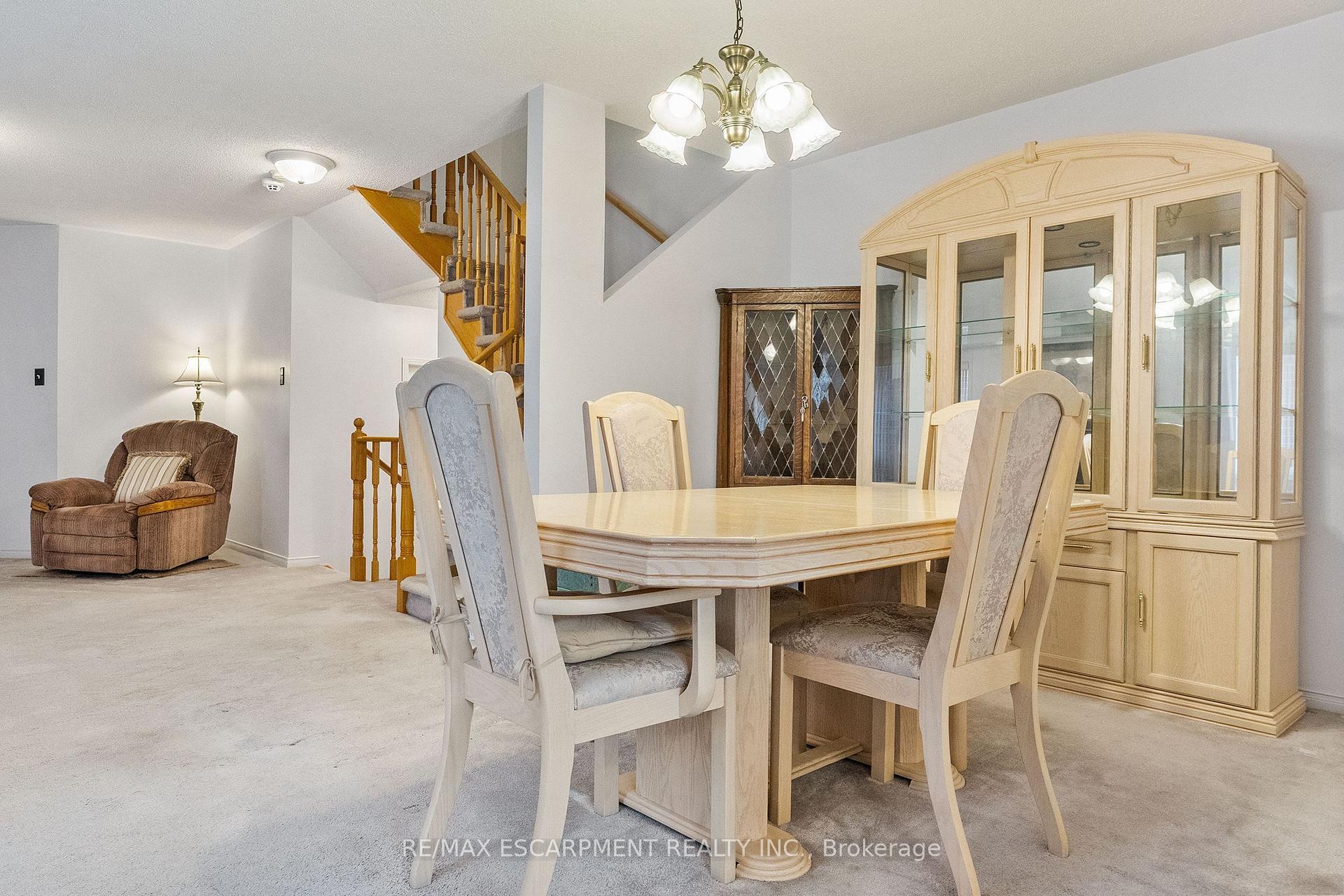 Photo 8 of 16 Whiteface Crescent, Brampton, Fletcher's Meadow — HOMEH