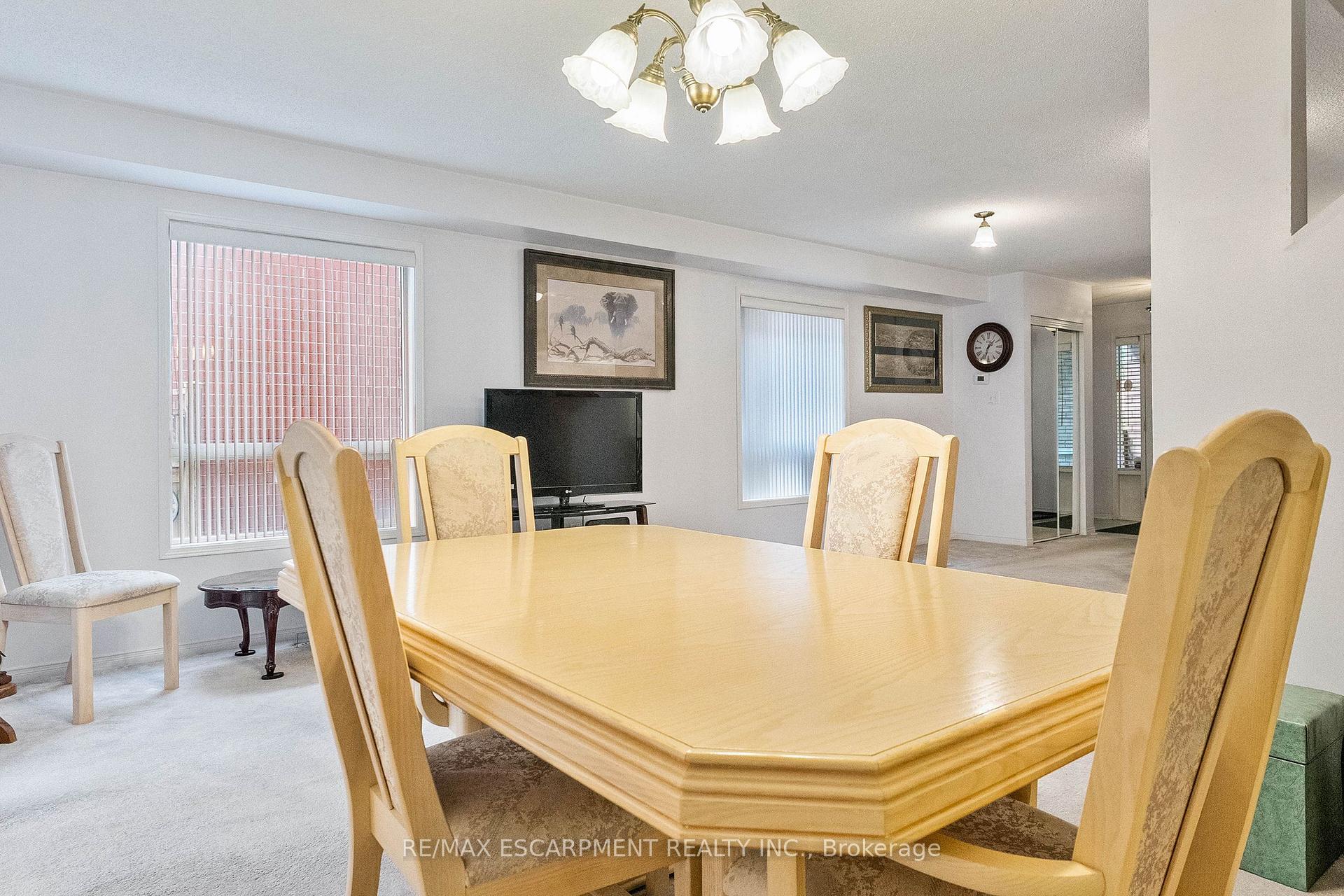 Photo 9 of 16 Whiteface Crescent, Brampton, Fletcher's Meadow — HOMEH
