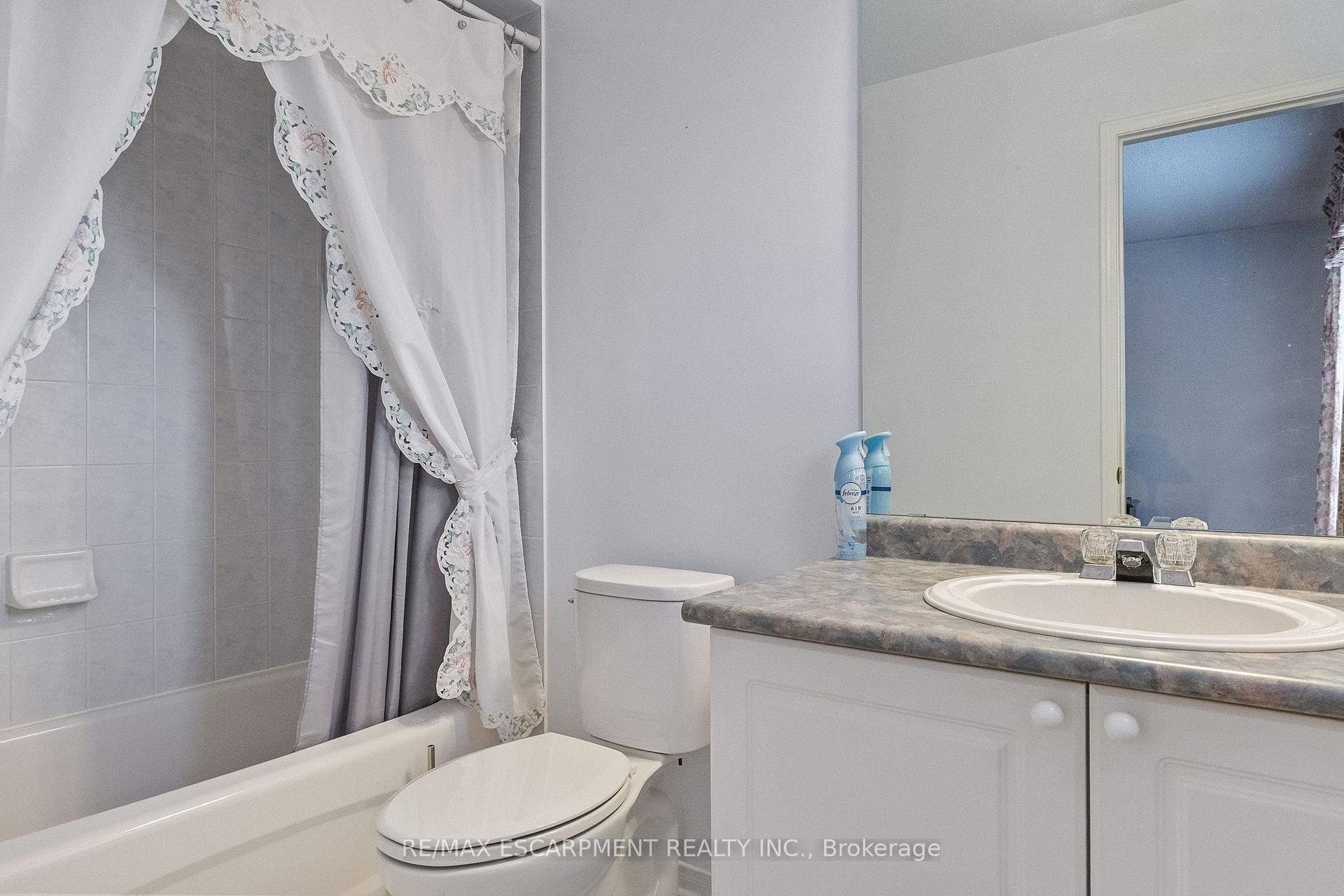 Photo 26 of 16 Whiteface Crescent, Brampton, Fletcher's Meadow — HOMEH