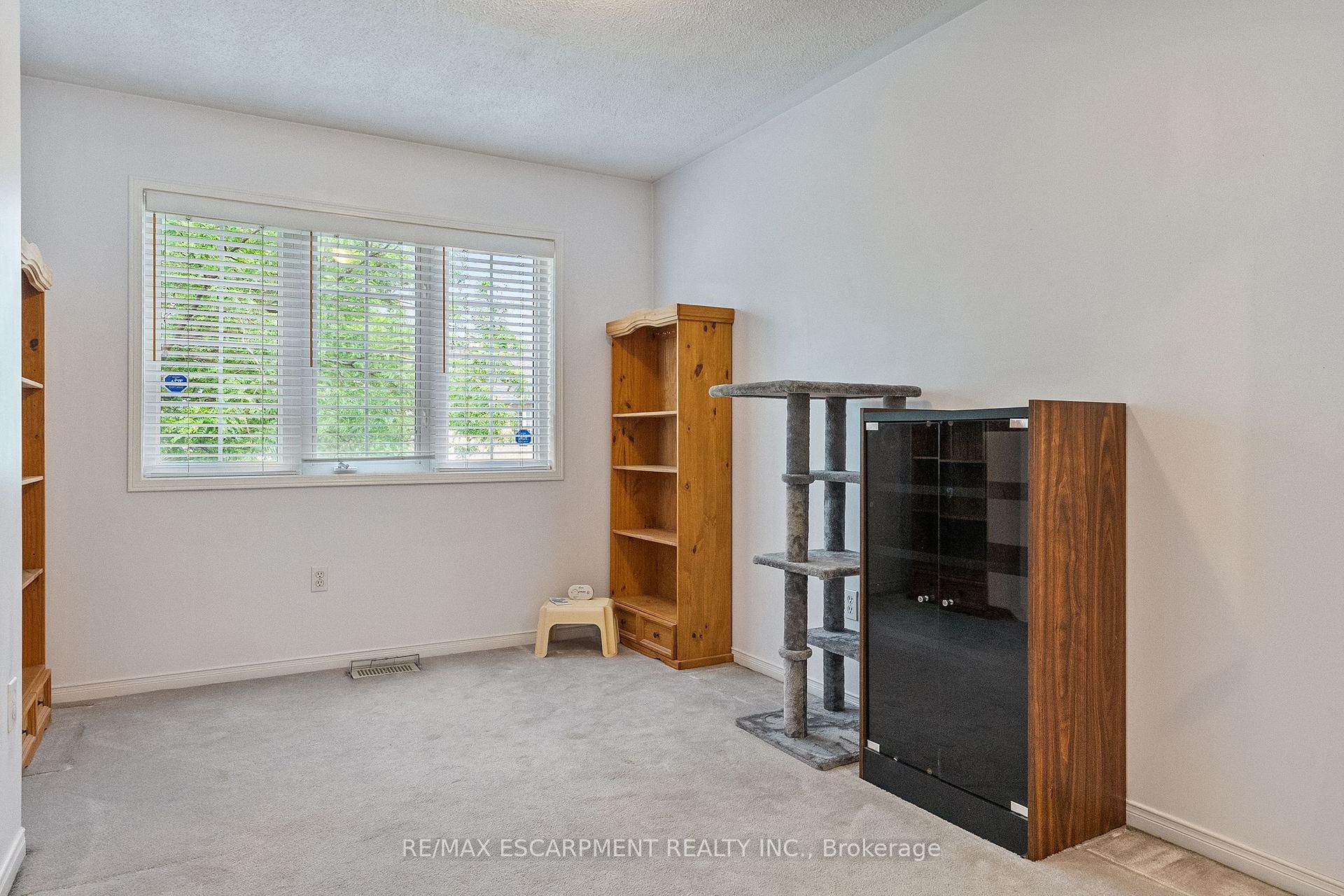 Photo 30 of 16 Whiteface Crescent, Brampton, Fletcher's Meadow — HOMEH