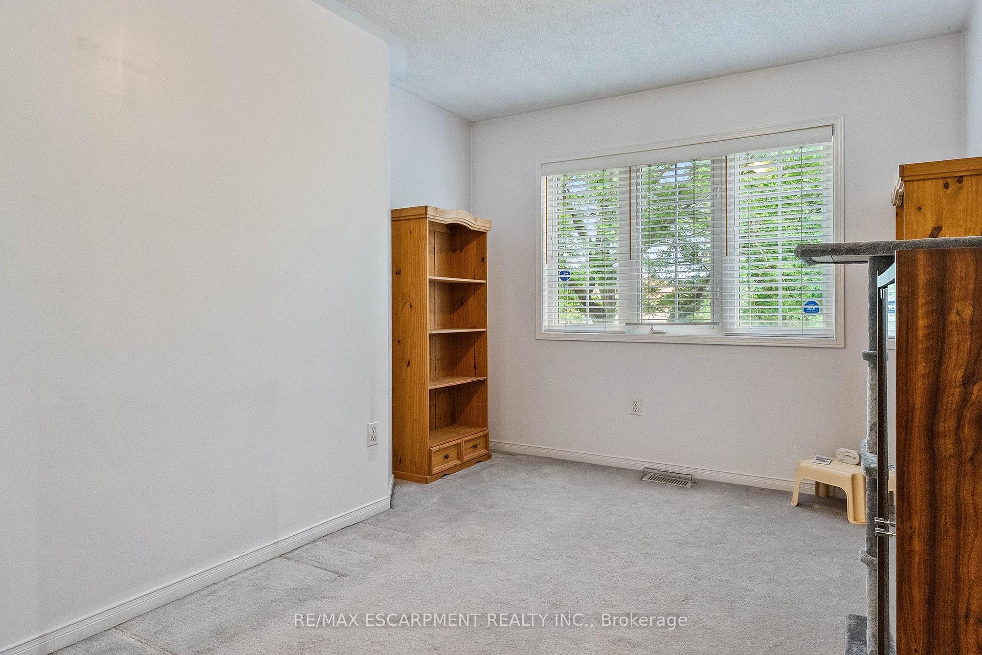 Photo 31 of 16 Whiteface Crescent, Brampton, Fletcher's Meadow — HOMEH