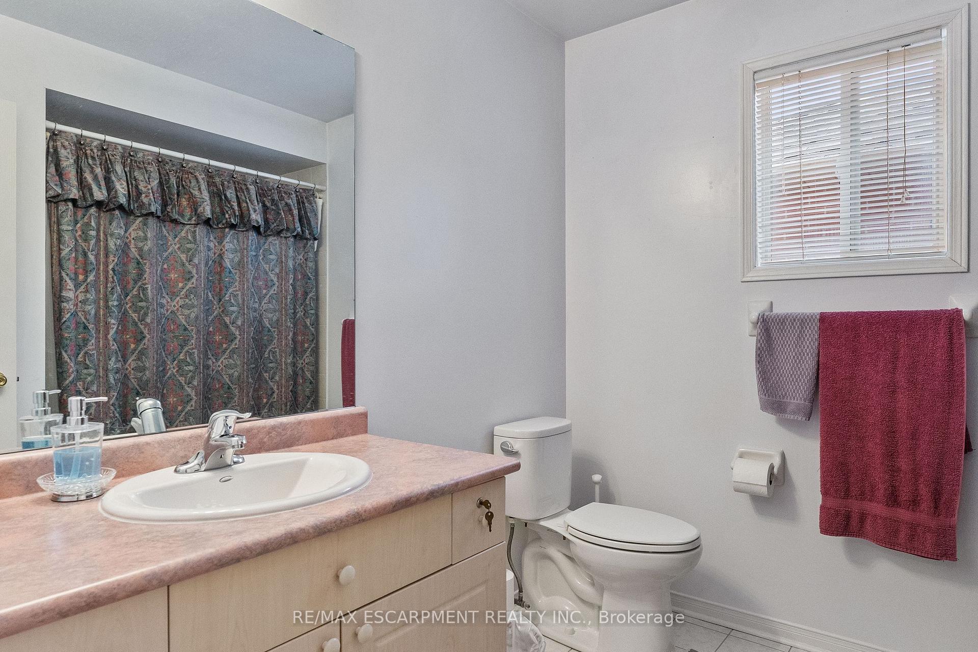 Photo 33 of 16 Whiteface Crescent, Brampton, Fletcher's Meadow — HOMEH